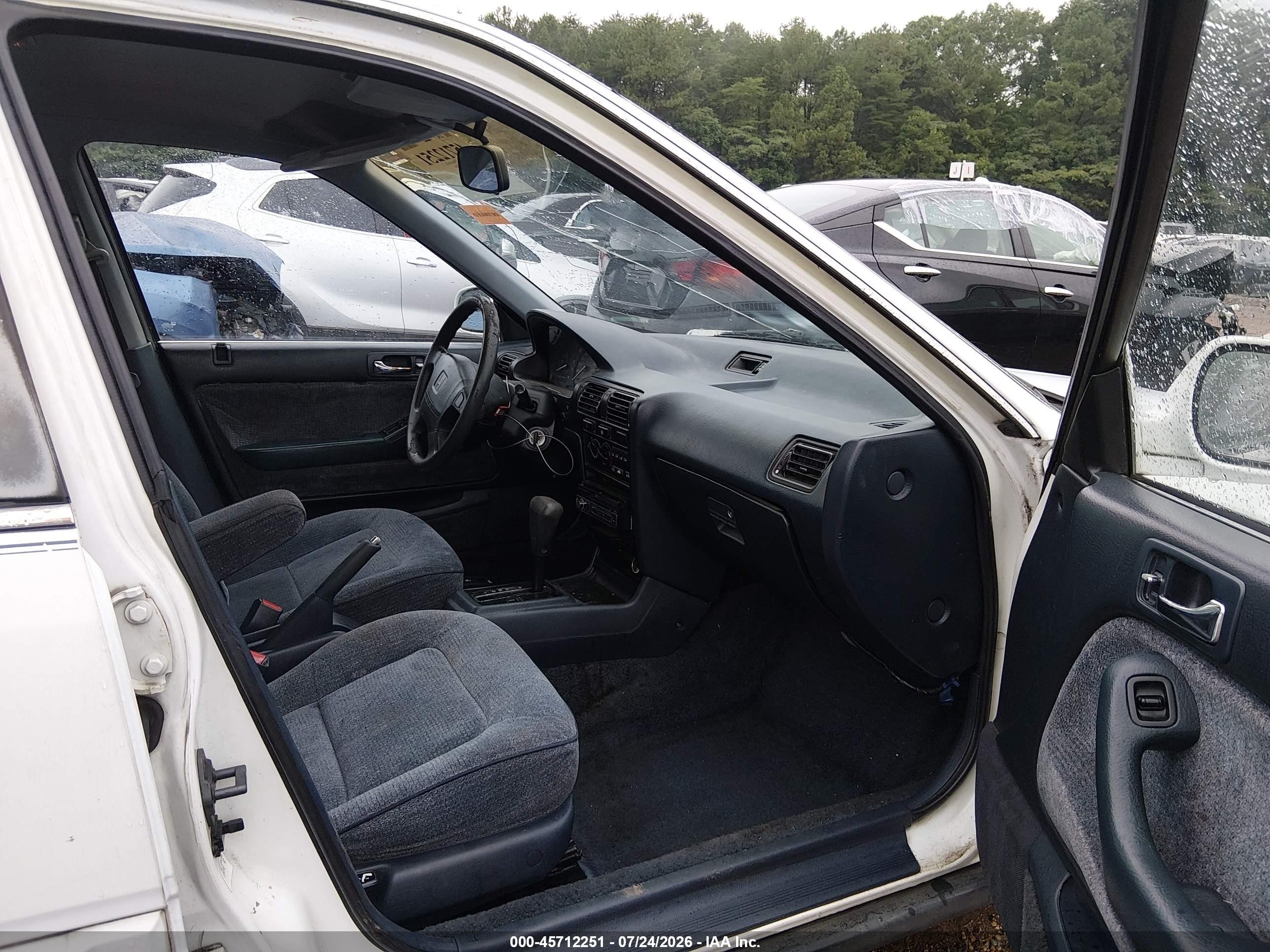 1993 Honda Accord 10th Anniversary White vin: 1HGCB7697PA157908