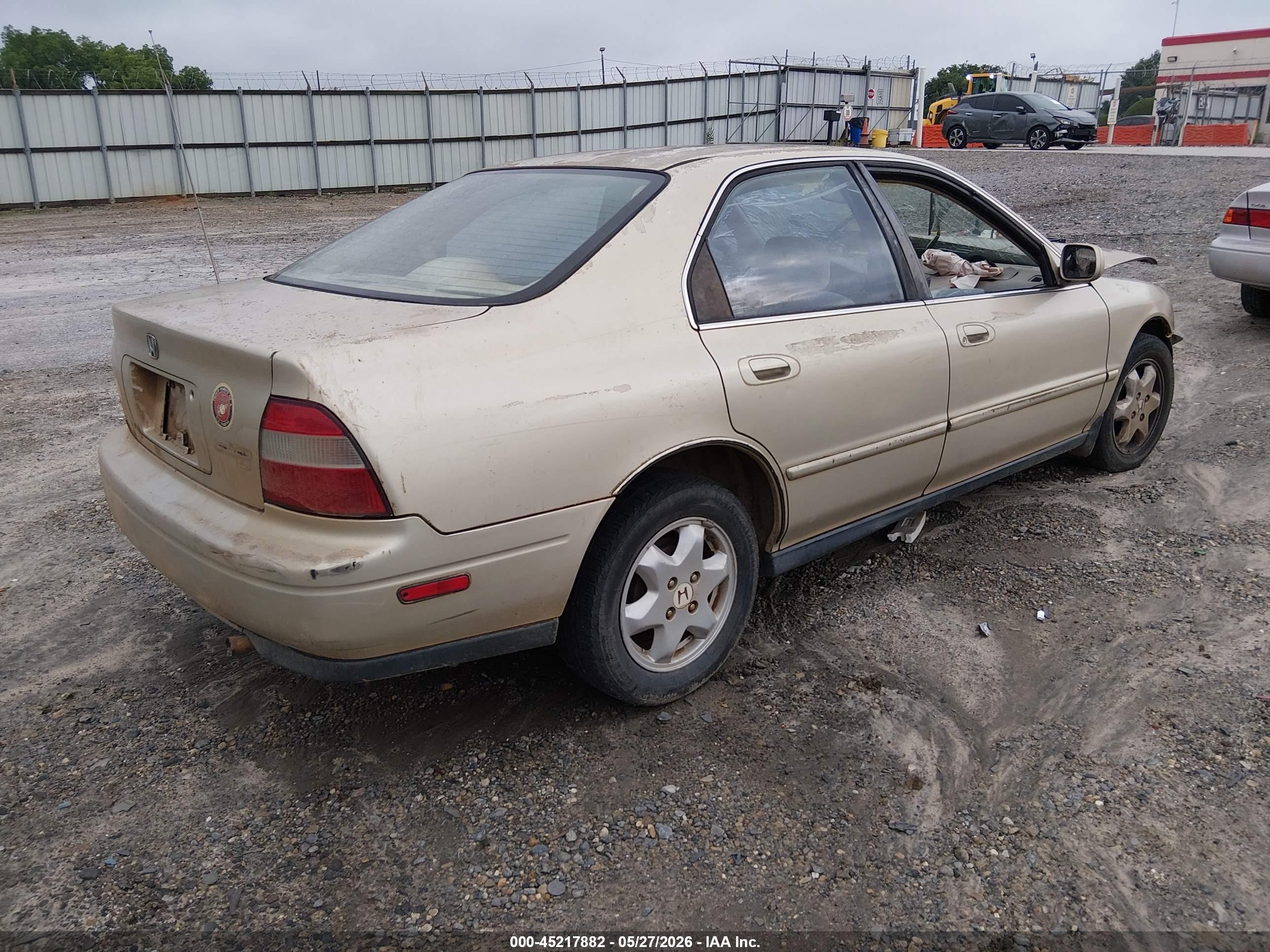 1994 Honda Accord Lx/ex Gold vin: 1HGCD5530RA068695