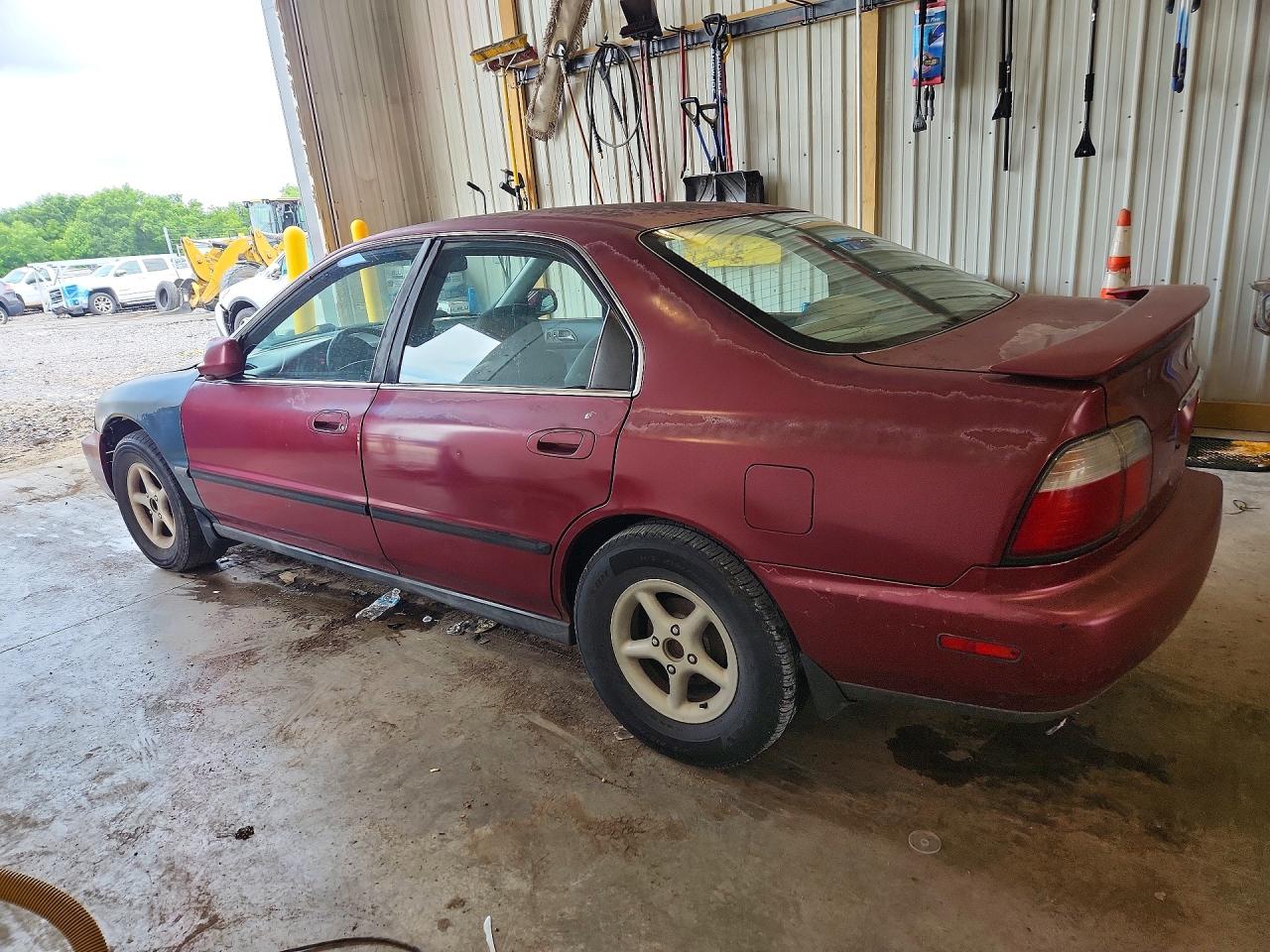 1996 Honda Accord Lx Two Tone vin: 1HGCD5530TA270489