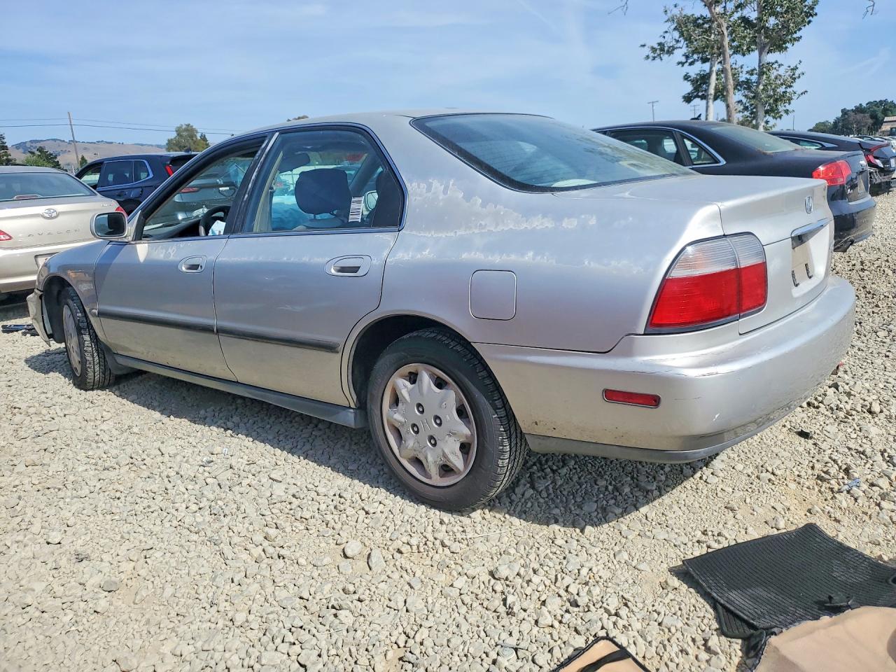 1996 Honda Accord Lx Silver vin: 1HGCD5533TA298237