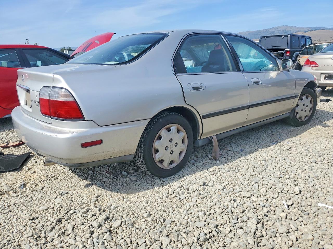 1996 Honda Accord Lx Silver vin: 1HGCD5533TA298237