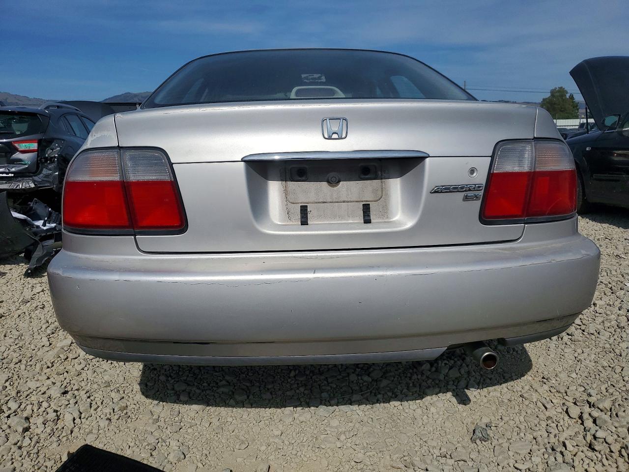 1996 Honda Accord Lx Silver vin: 1HGCD5533TA298237