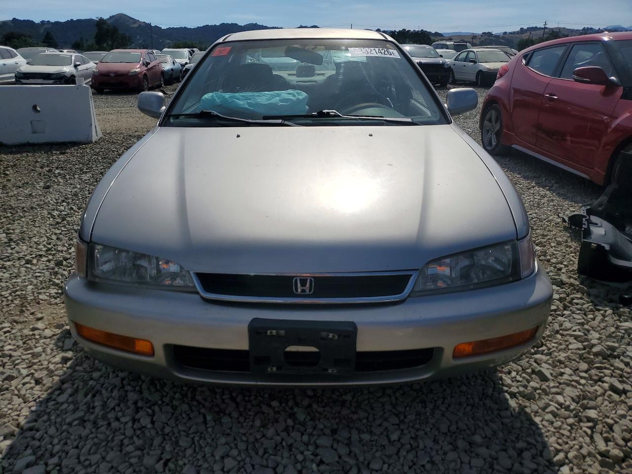 1996 Honda Accord Lx Silver vin: 1HGCD5533TA298237