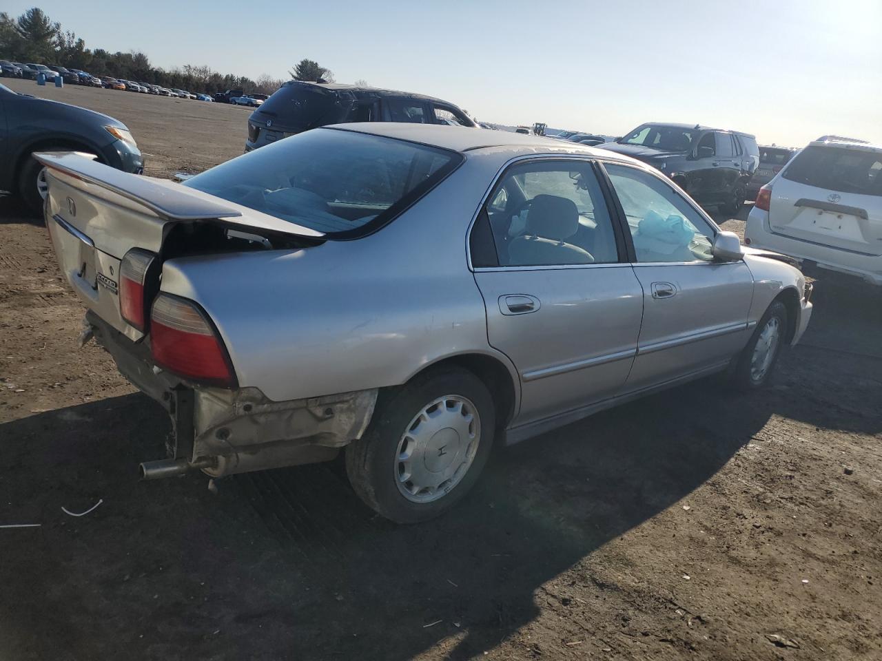 1997 Honda Accord Se   Silver vin: 1HGCD5600VA276235