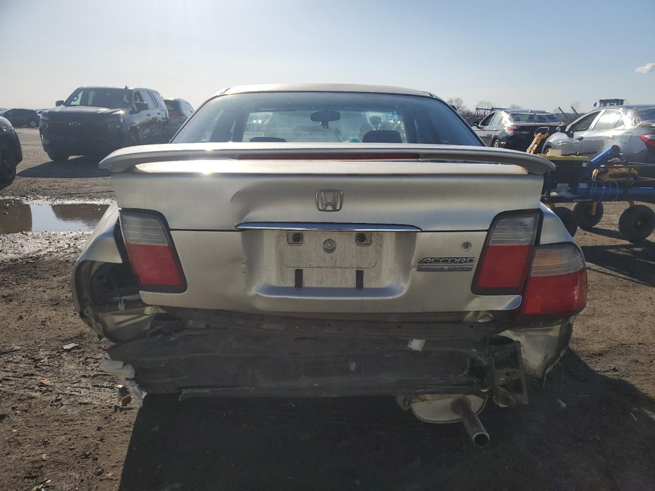 1997 Honda Accord Se   Silver vin: 1HGCD5600VA276235