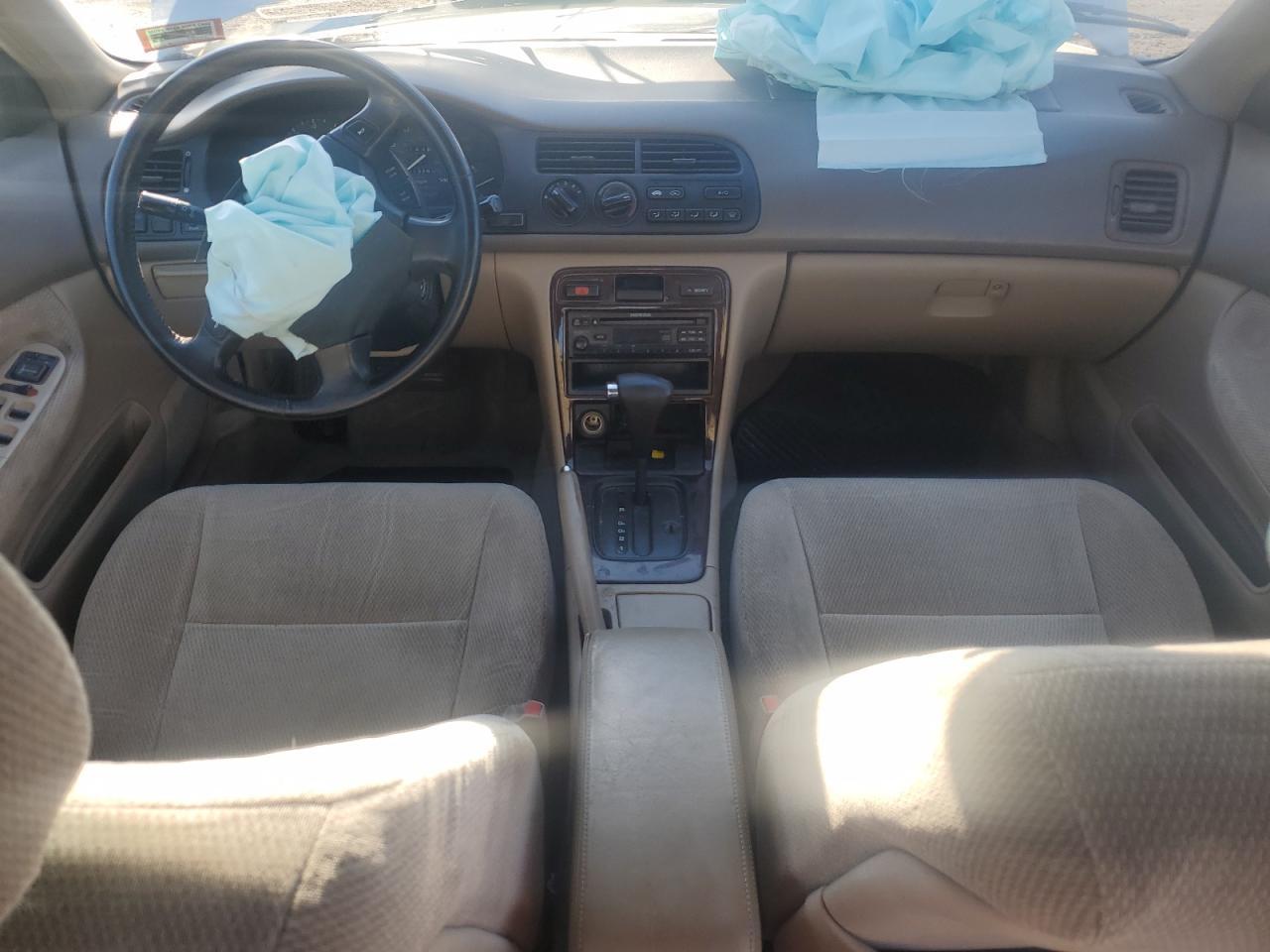 1997 Honda Accord Se   Silver vin: 1HGCD5600VA276235