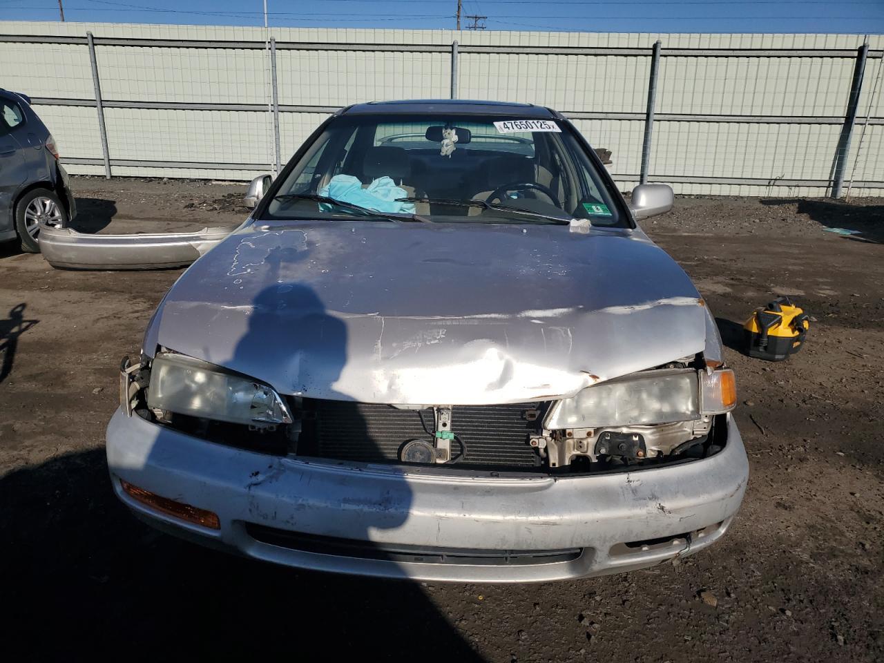 1997 Honda Accord Se   Silver vin: 1HGCD5600VA276235