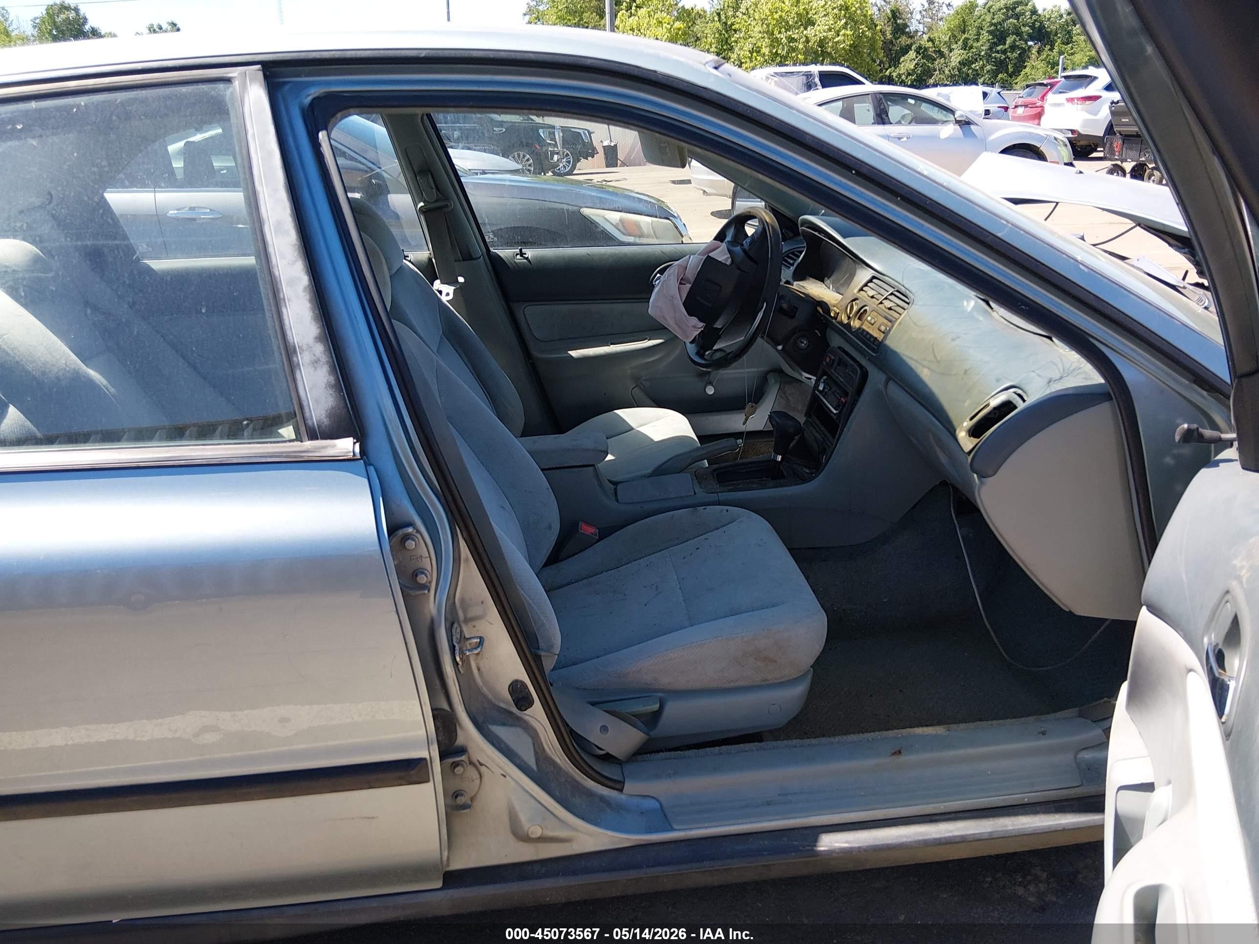 1995 Honda Accord Dx Light Blue vin: 1HGCD5627SA146725