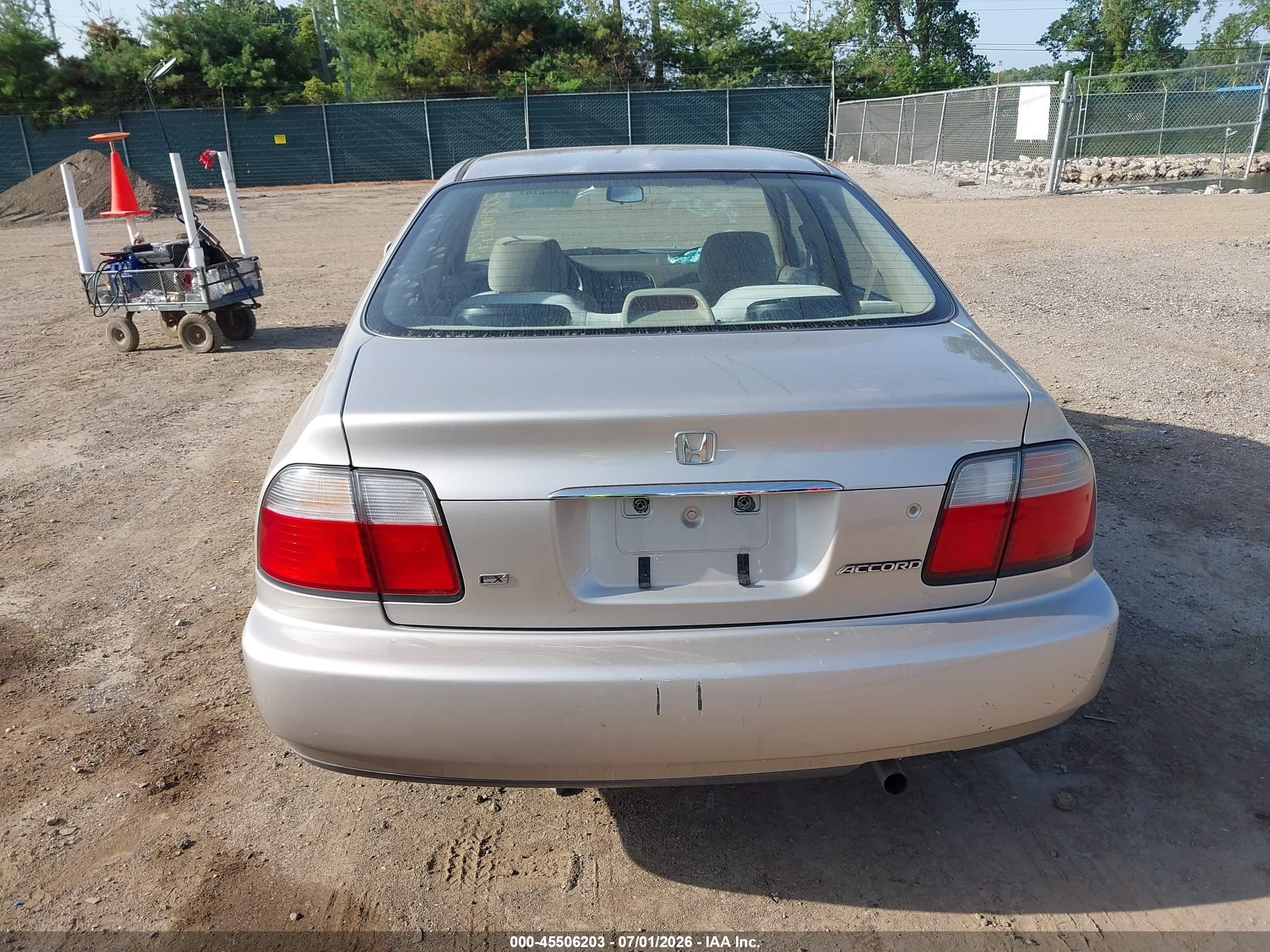 1996 Honda Accord Lx/ex Gold vin: 1HGCD5631TA279071