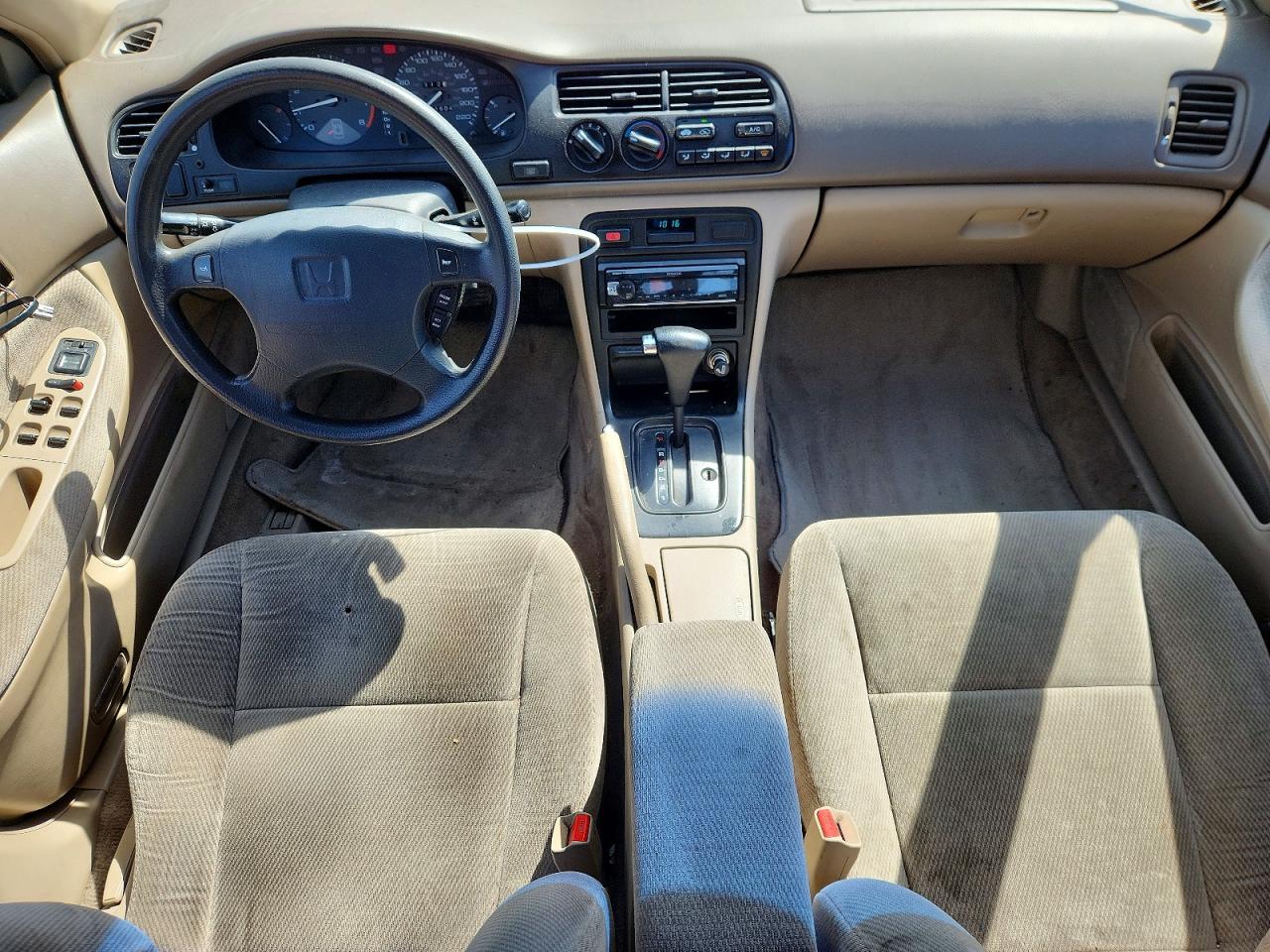 1996 Honda Accord Lx Gold vin: 1HGCD5631TA814660
