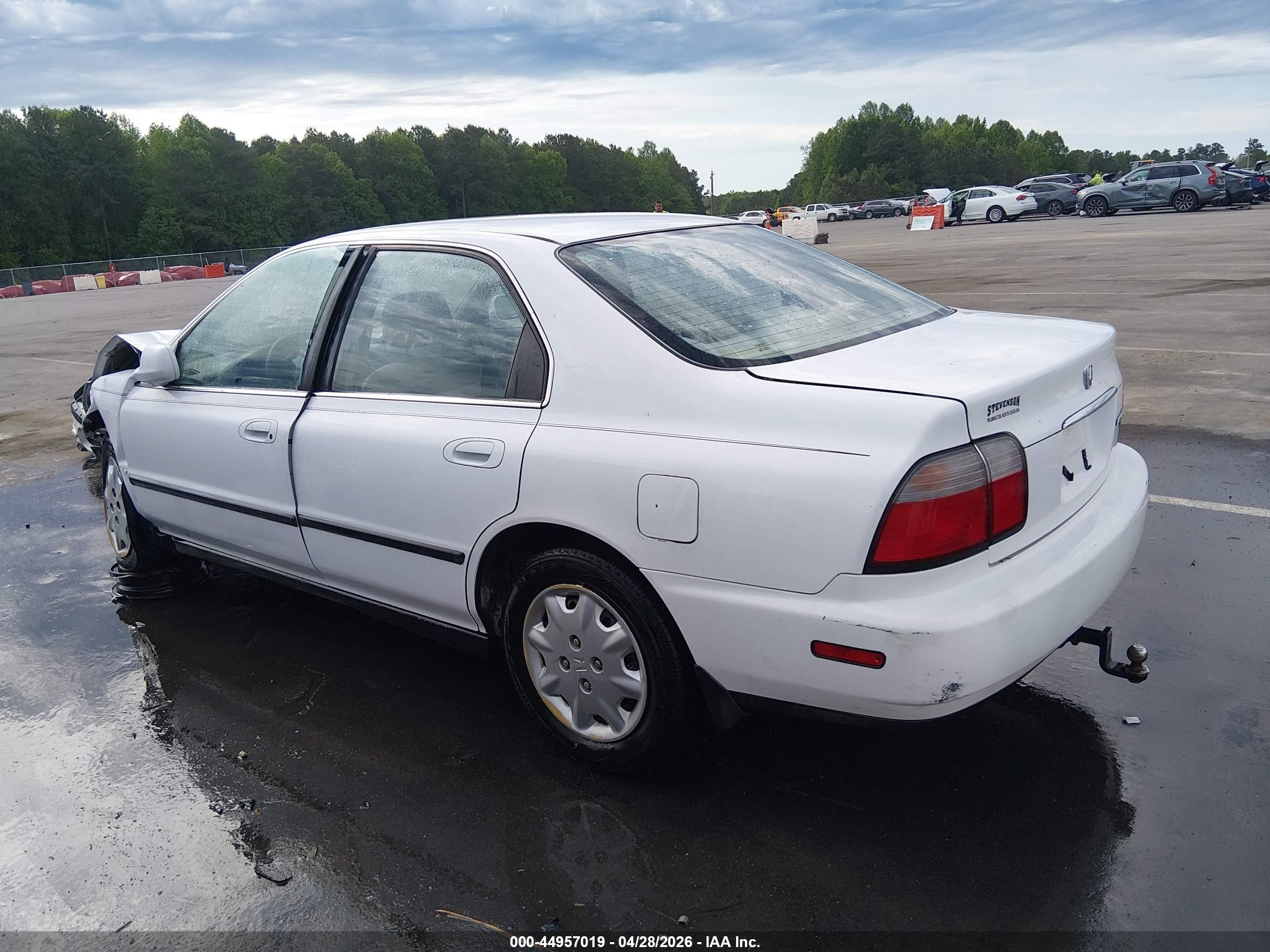 1997 Honda Accord Lx Белый vin: 1HGCD5631VA027887