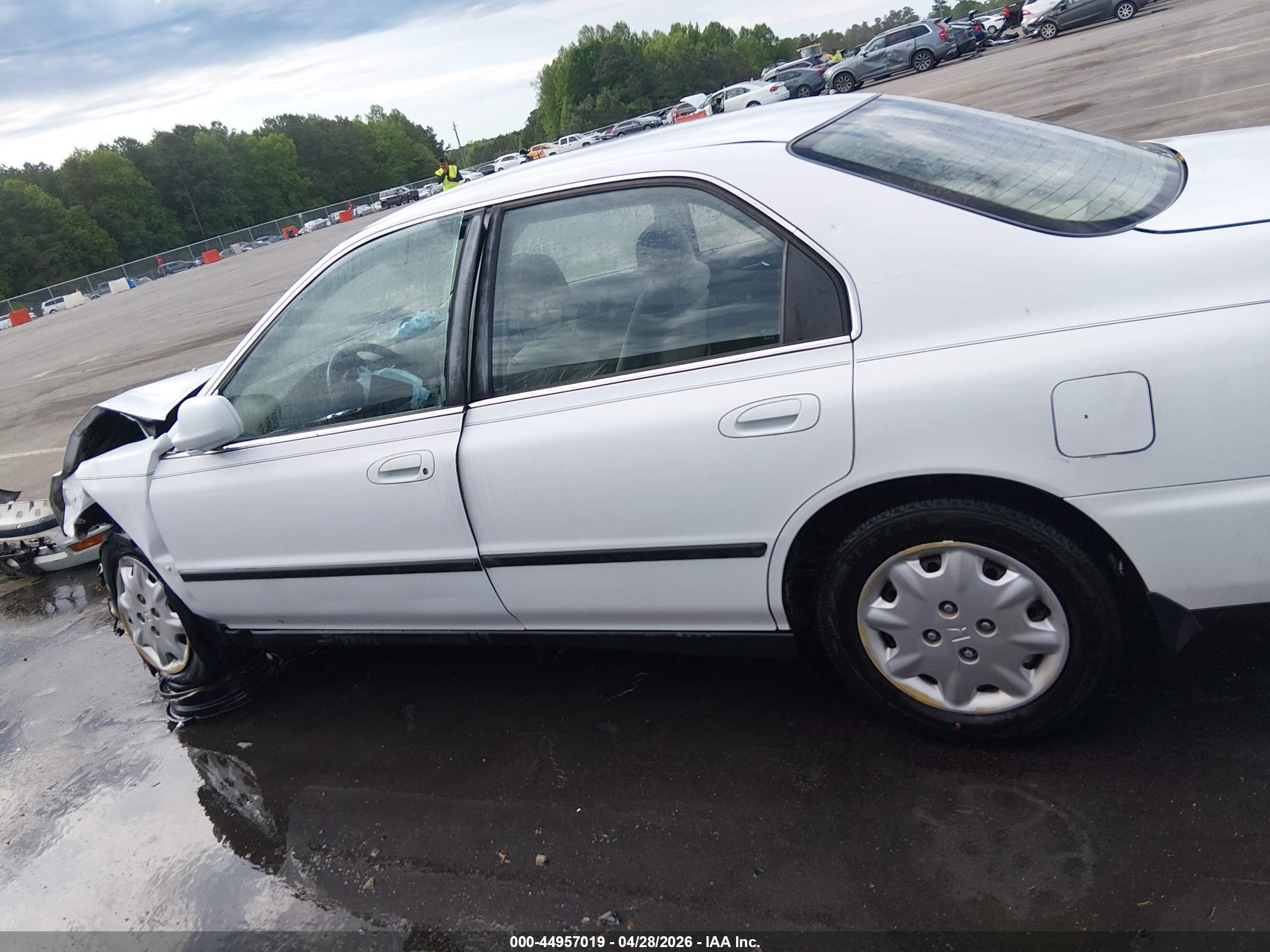 1997 Honda Accord Lx Белый vin: 1HGCD5631VA027887