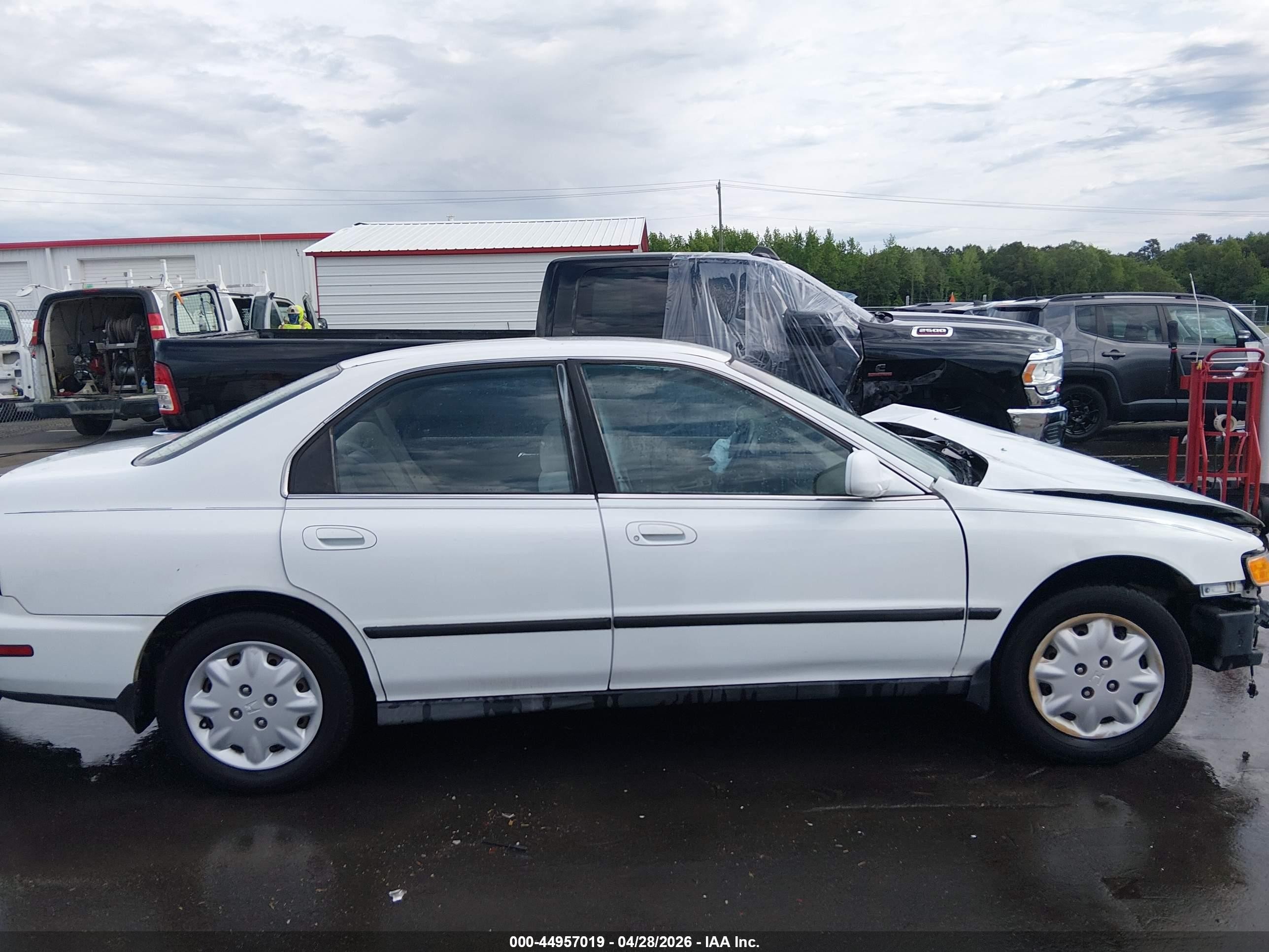 1997 Honda Accord Lx Белый vin: 1HGCD5631VA027887