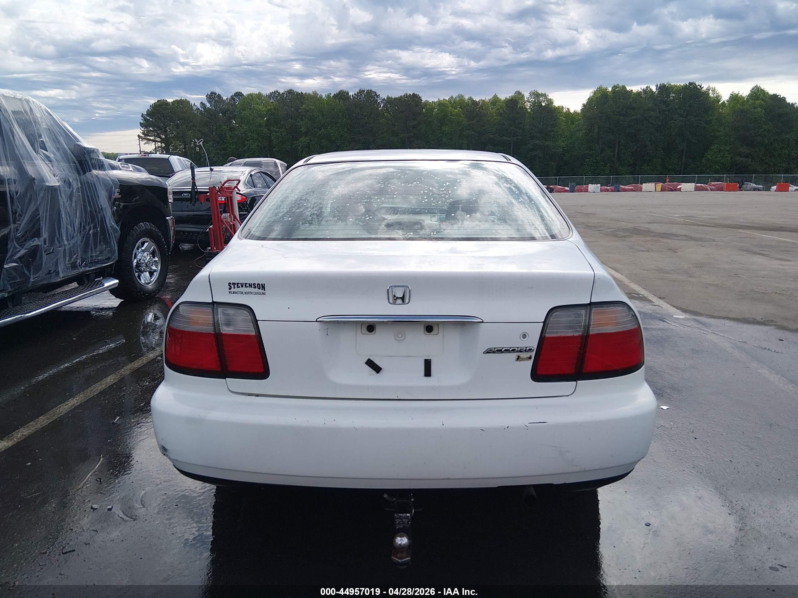 1997 Honda Accord Lx Белый vin: 1HGCD5631VA027887