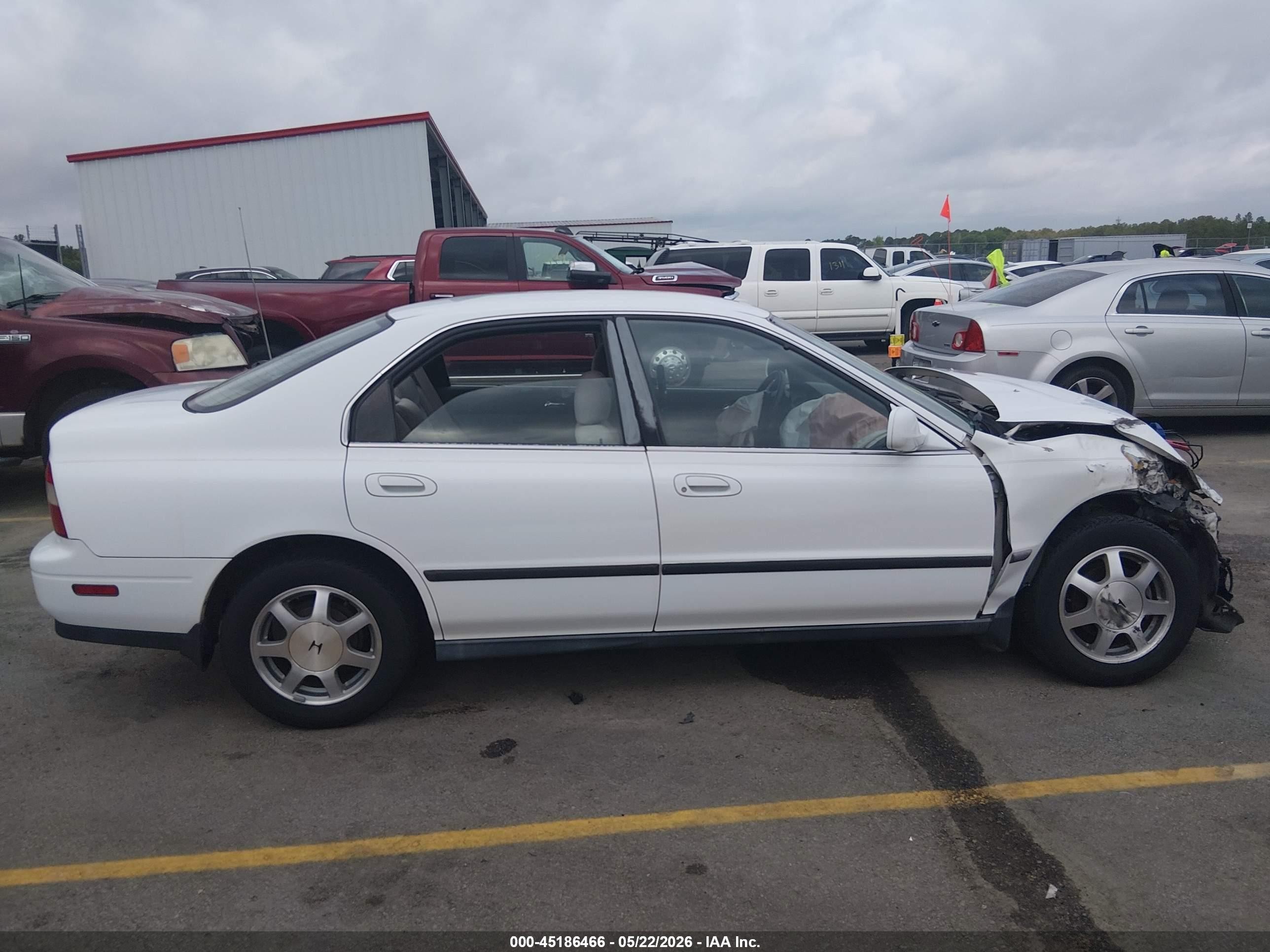 1995 Honda Accord Lx/ex White vin: 1HGCD5632SA149041