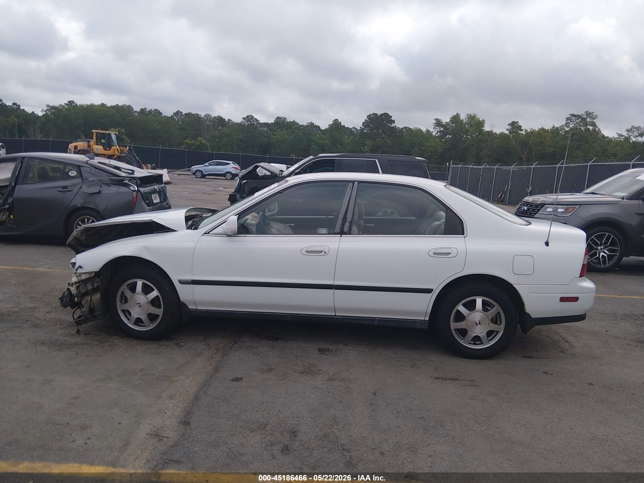 1995 Honda Accord Lx/ex White vin: 1HGCD5632SA149041