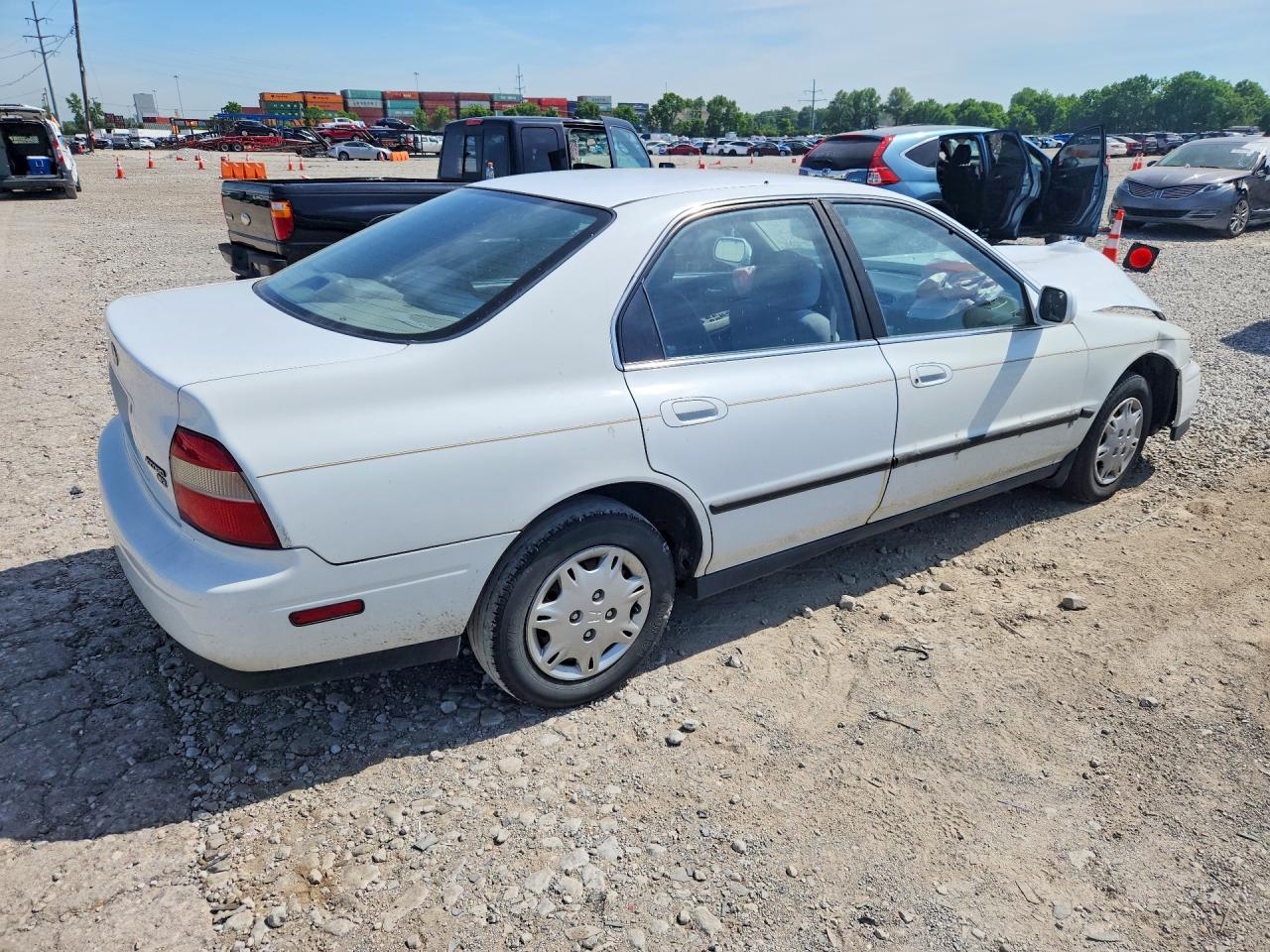 1995 Honda Accord Lx White vin: 1HGCD5632SA164798
