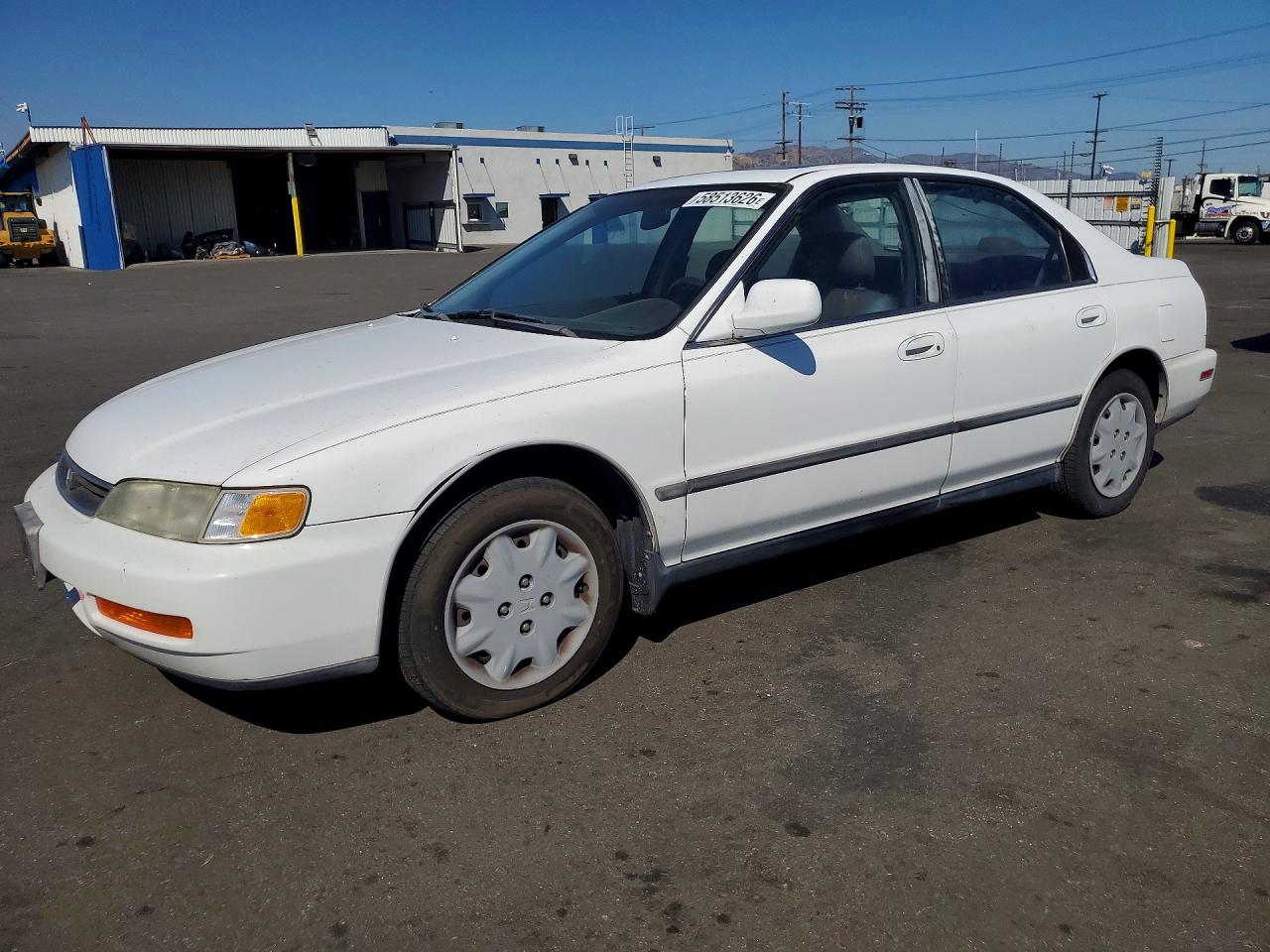 1996 Honda Accord Lx White vin: 1HGCD5633TA301488