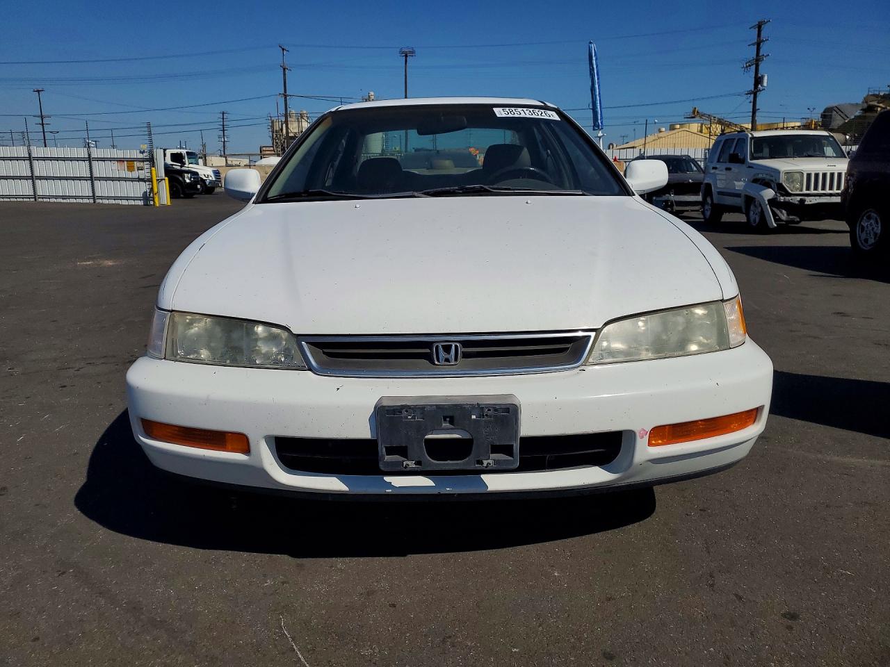 1996 Honda Accord Lx White vin: 1HGCD5633TA301488
