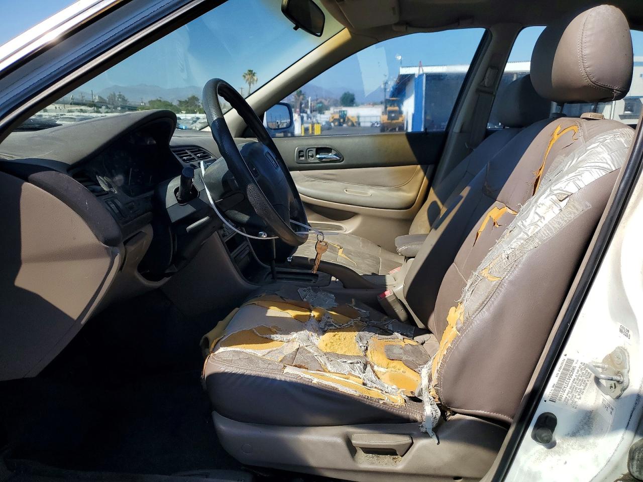 1996 Honda Accord Lx White vin: 1HGCD5633TA301488
