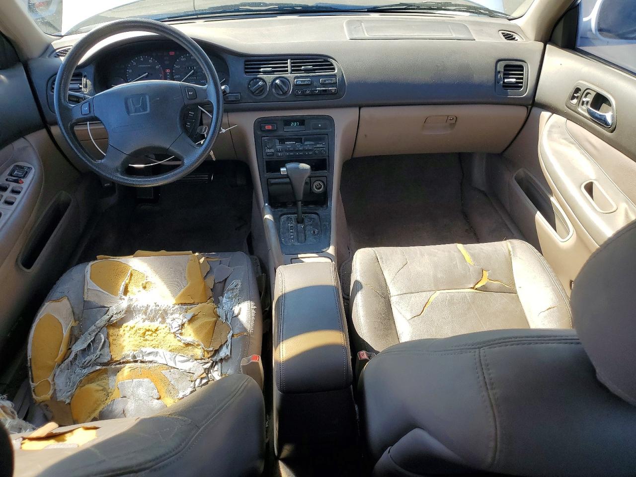 1996 Honda Accord Lx White vin: 1HGCD5633TA301488