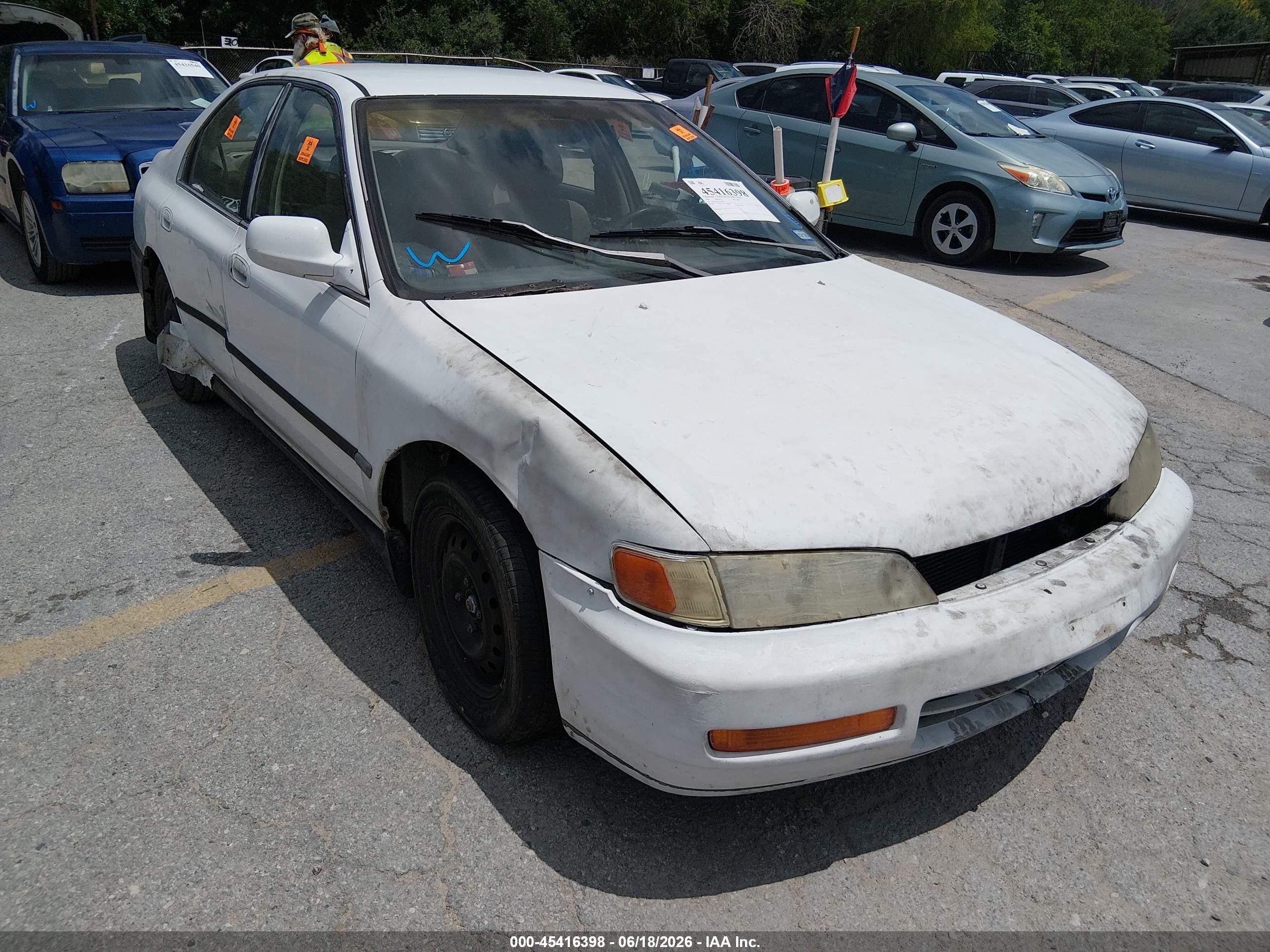 1996 Honda Accord Lx/ex White vin: 1HGCD5634TA180275