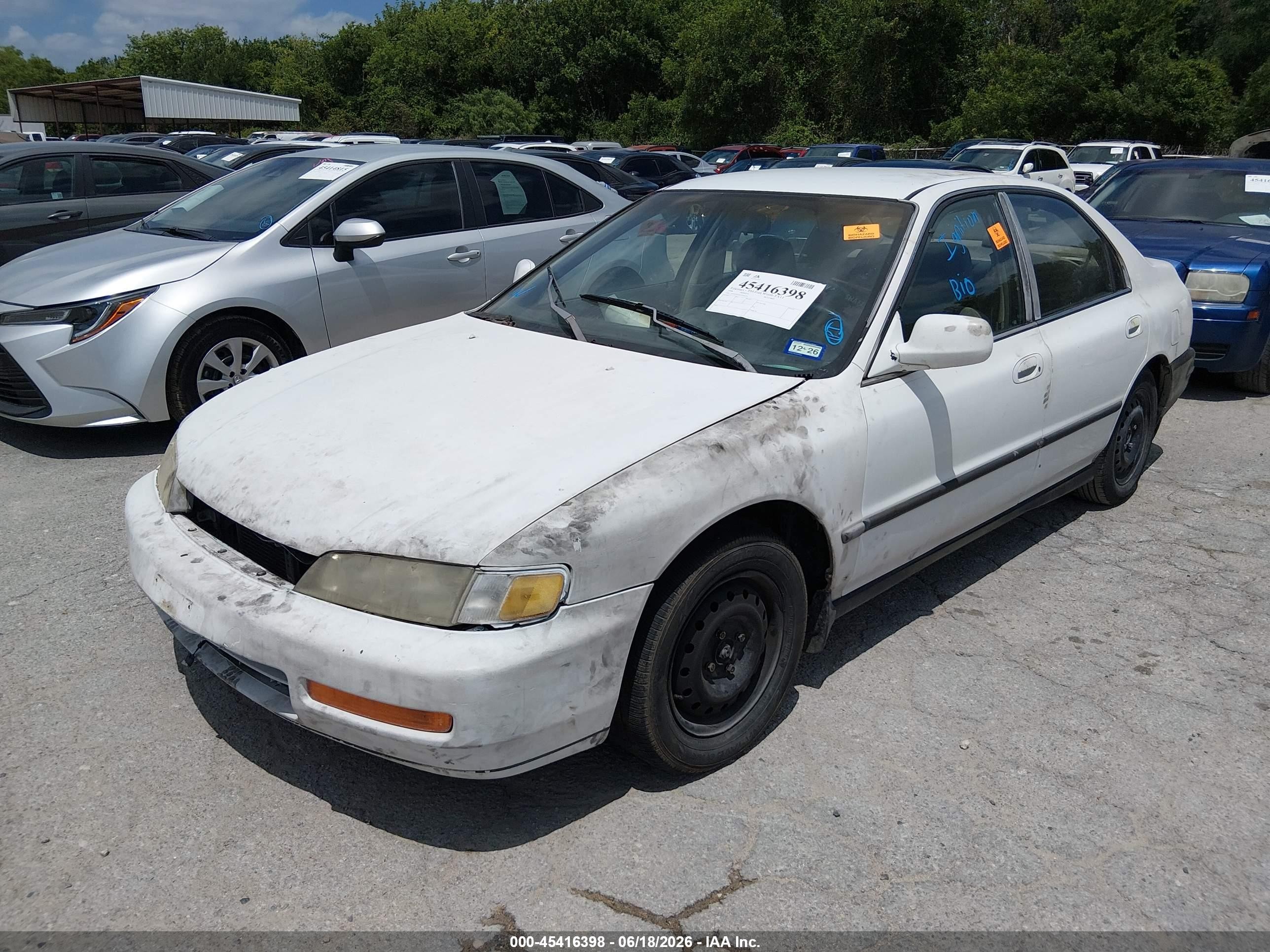 1996 Honda Accord Lx/ex White vin: 1HGCD5634TA180275