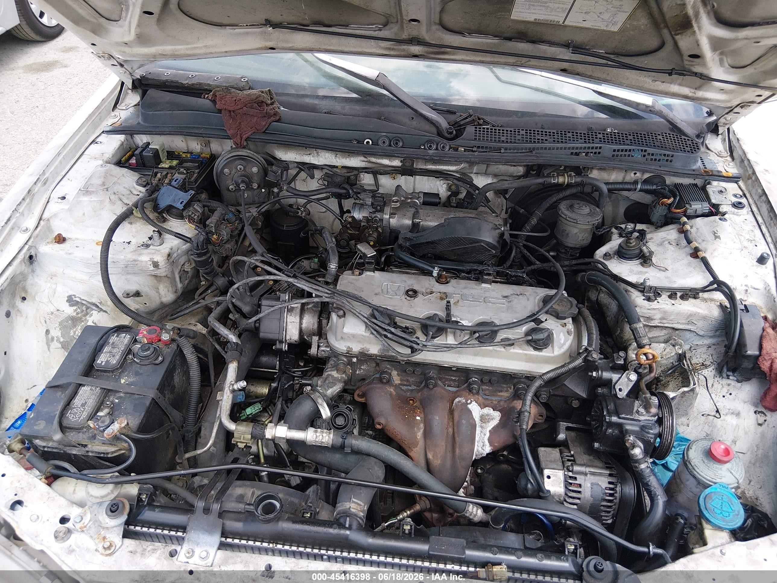 1996 Honda Accord Lx/ex White vin: 1HGCD5634TA180275