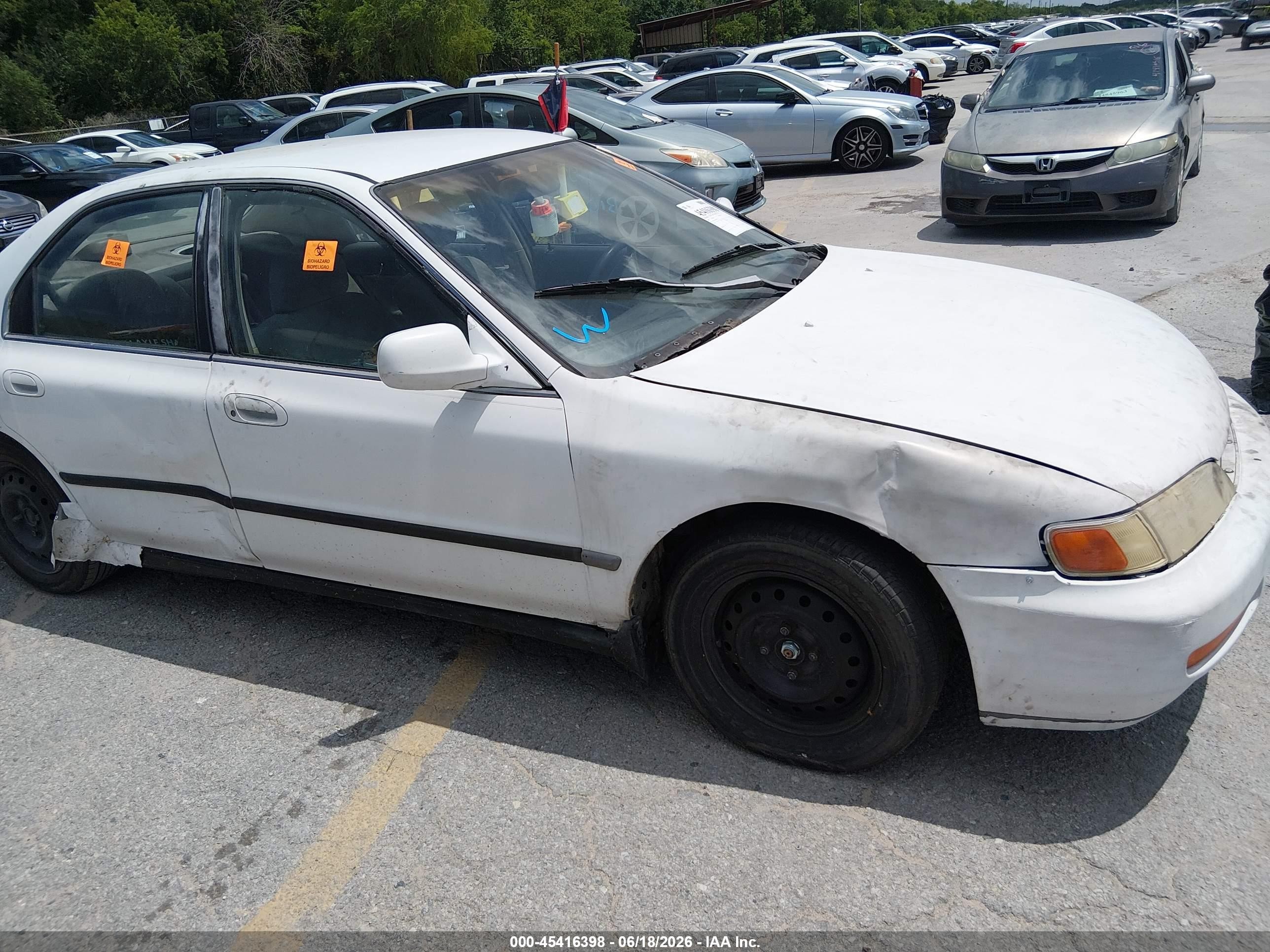 1996 Honda Accord Lx/ex White vin: 1HGCD5634TA180275
