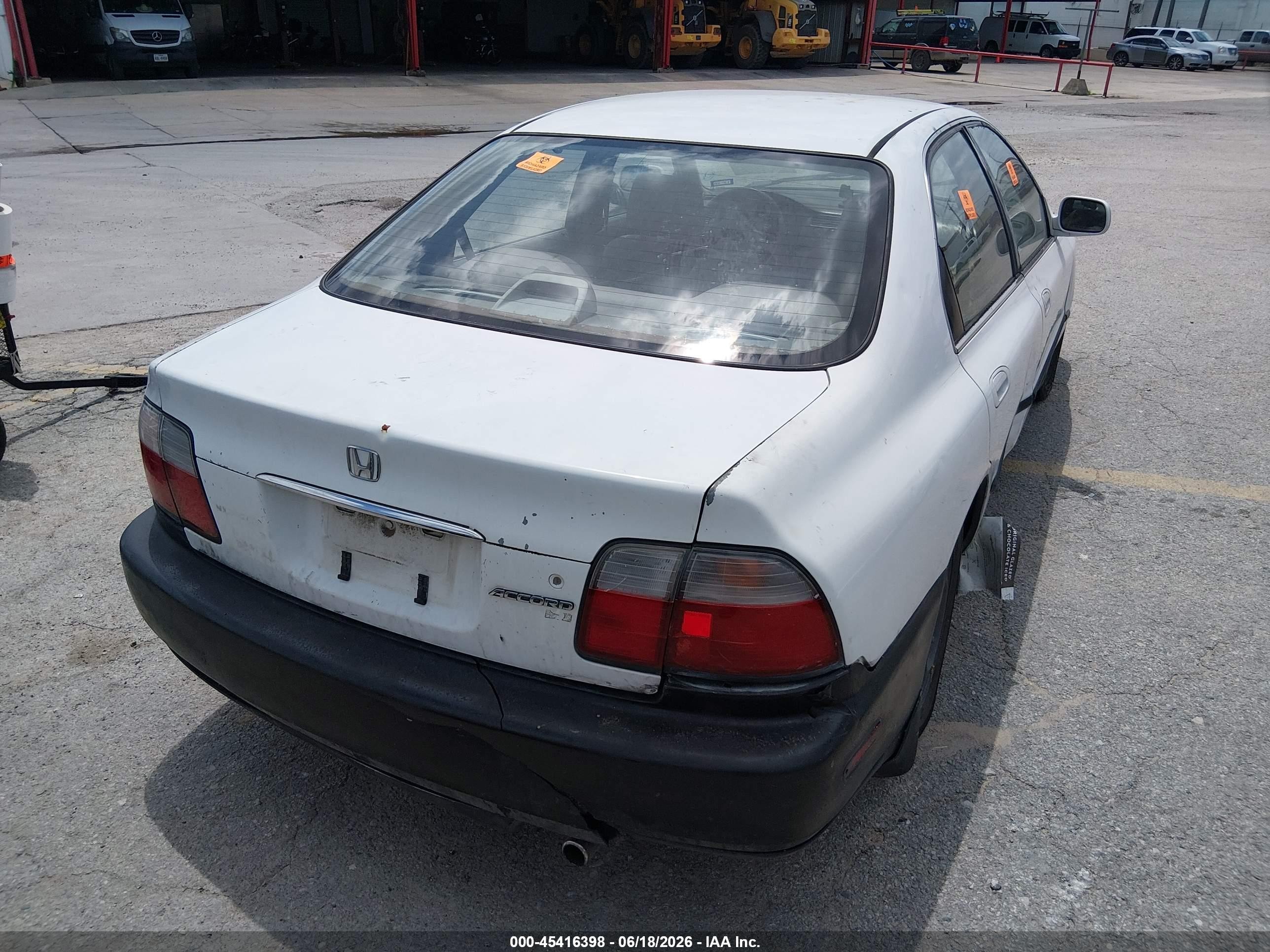 1996 Honda Accord Lx/ex White vin: 1HGCD5634TA180275