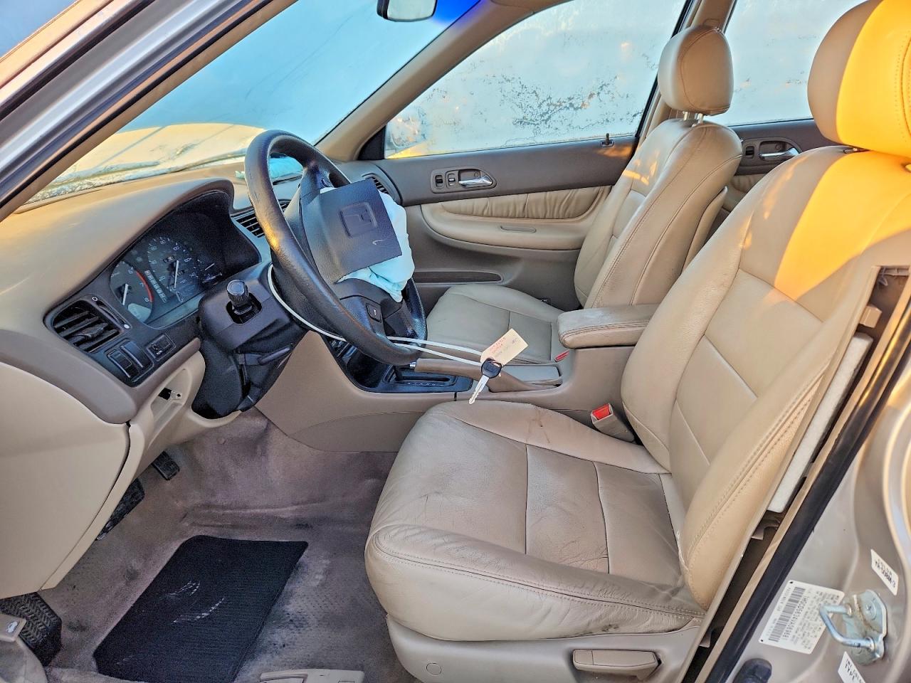 1997 Honda Accord Lx Silver vin: 1HGCD5634VA069681