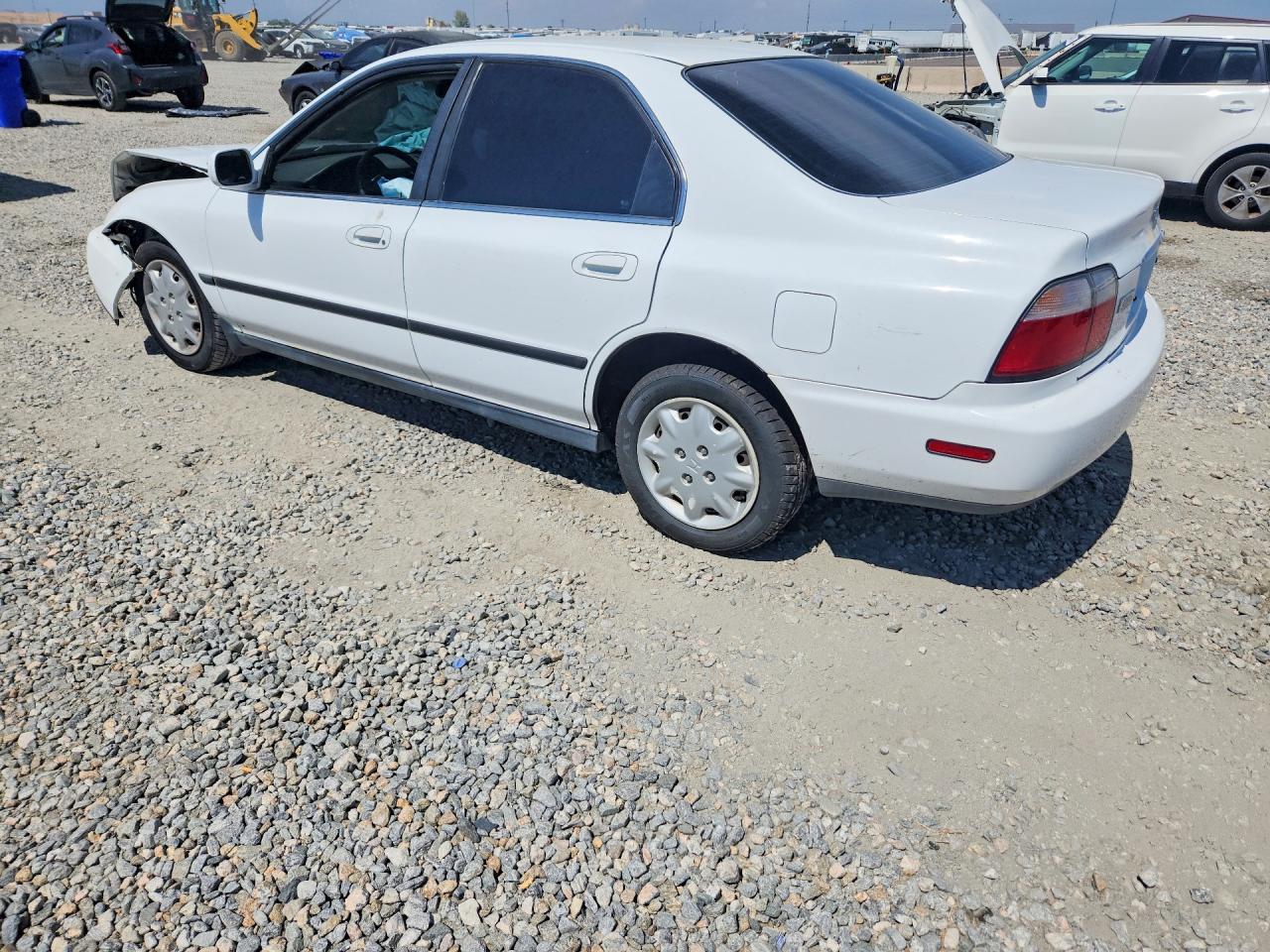 1997 Honda Accord Lx White vin: 1HGCD5634VA130317