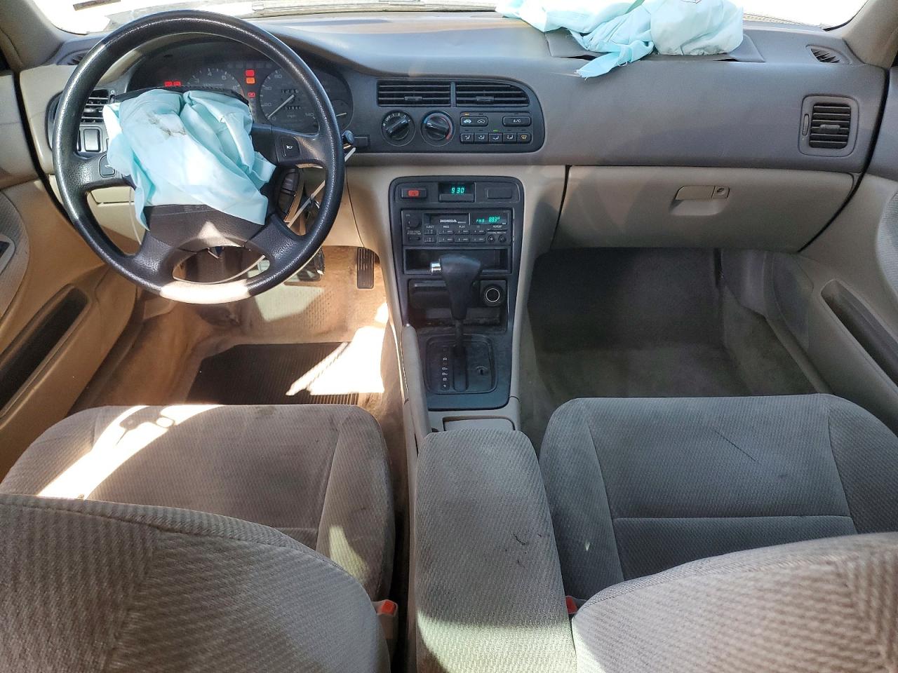 1997 Honda Accord Lx White vin: 1HGCD5634VA130317