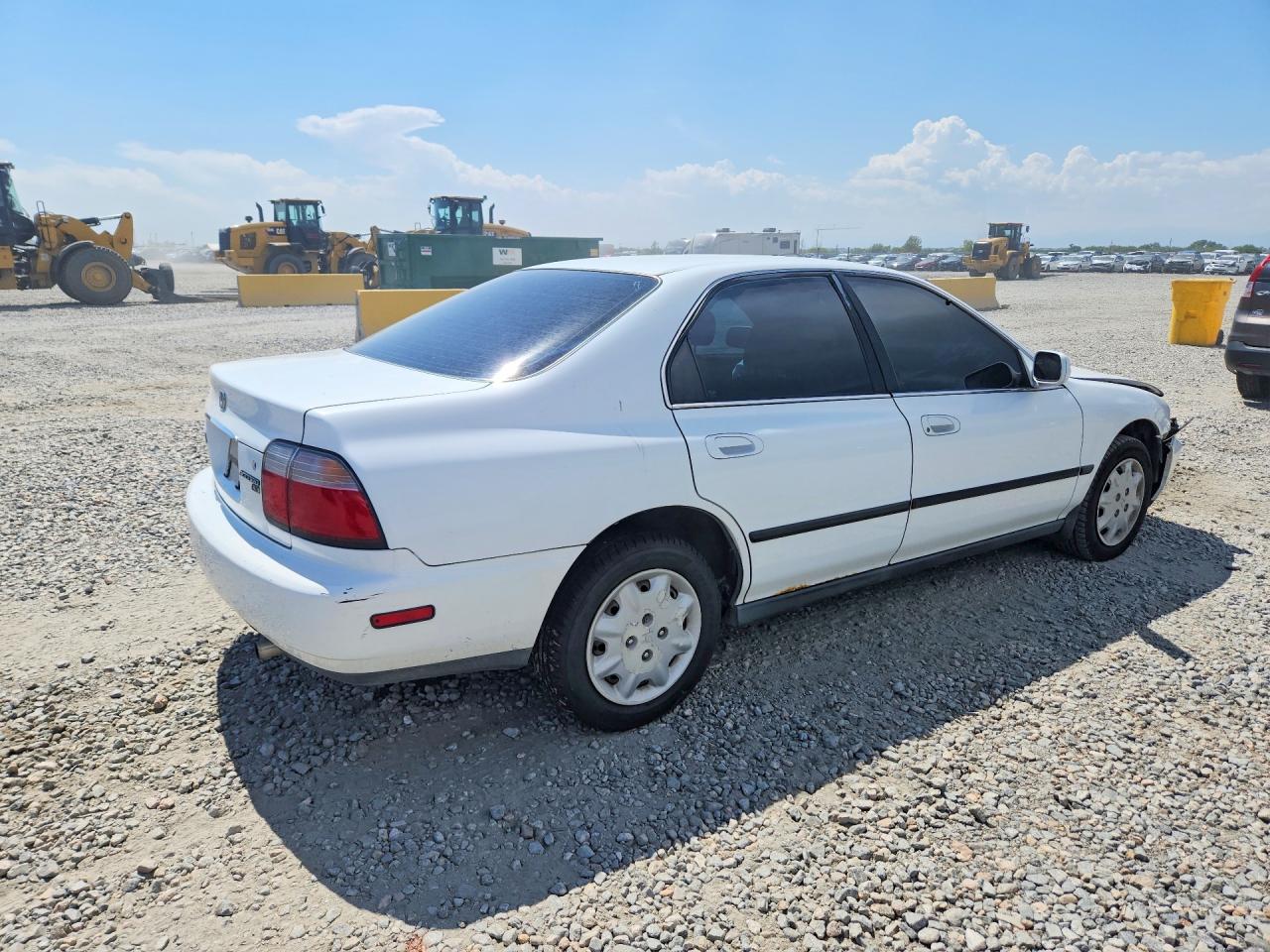 1997 Honda Accord Lx White vin: 1HGCD5634VA130317