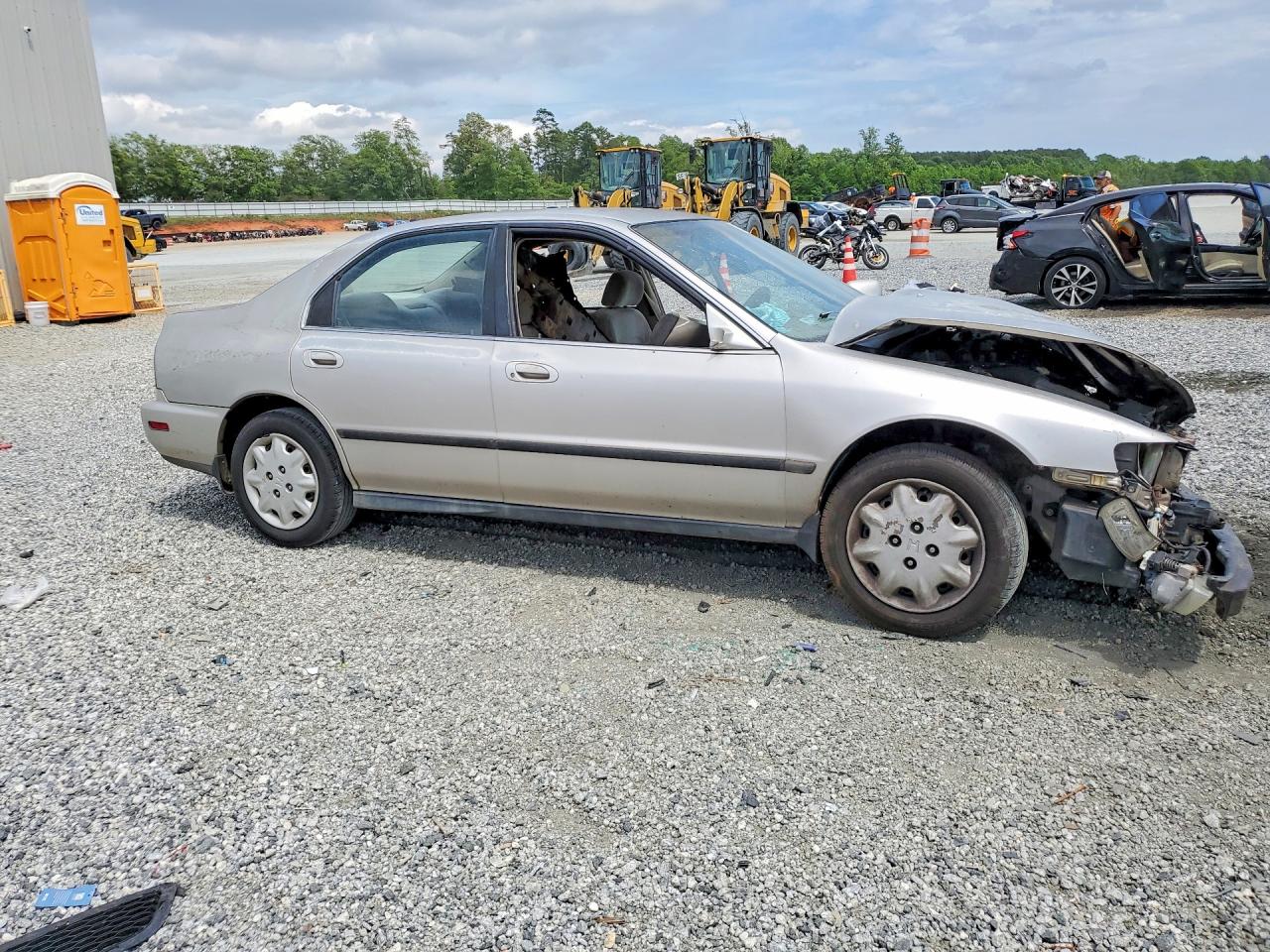1997 Honda Accord Lx Silver vin: 1HGCD5635VA136854