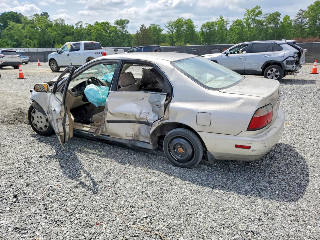 1997 Honda Accord Lx Silver vin: 1HGCD5635VA136854