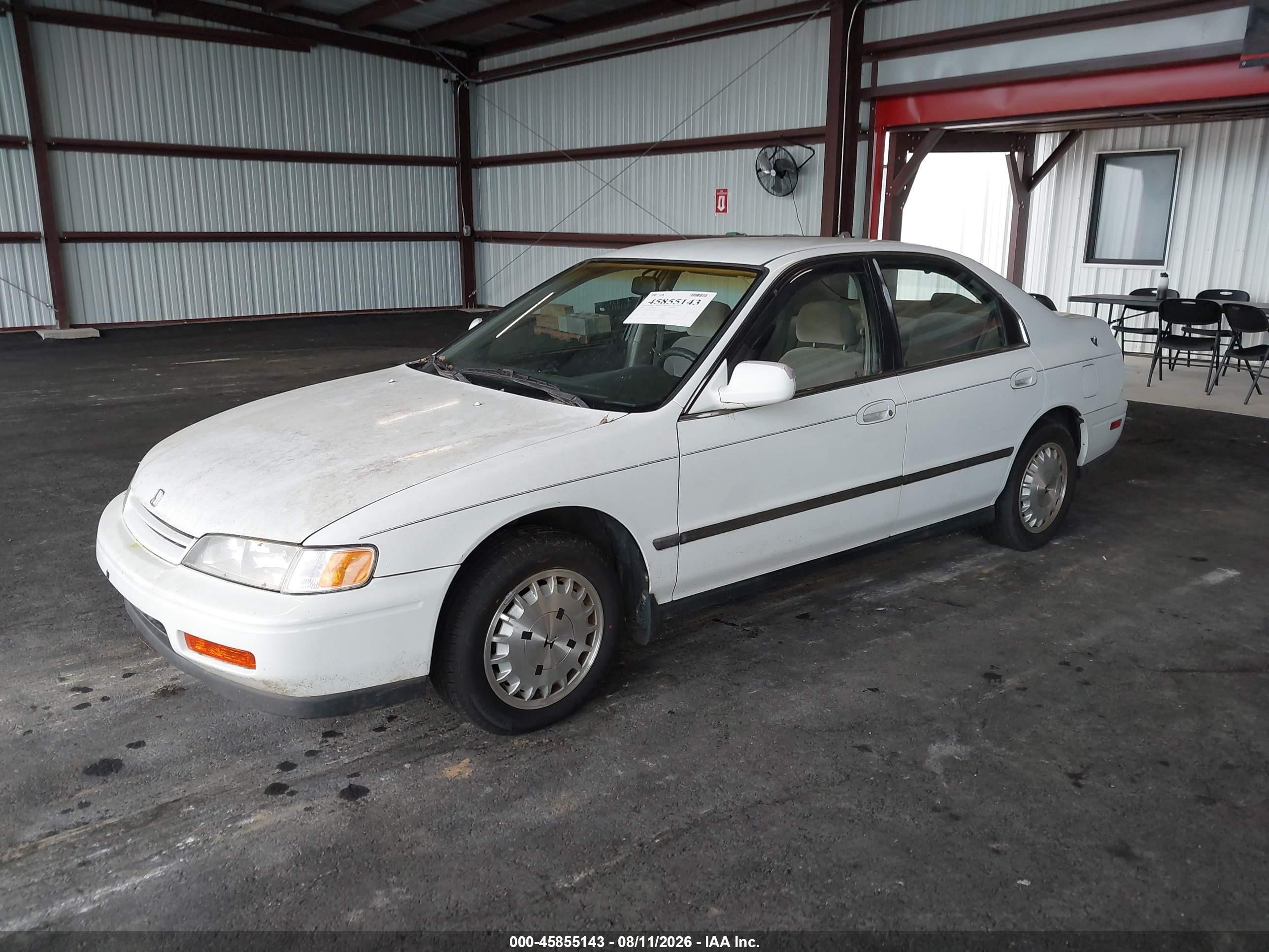 1994 Honda Accord Lx/ex White vin: 1HGCD5636RA083877