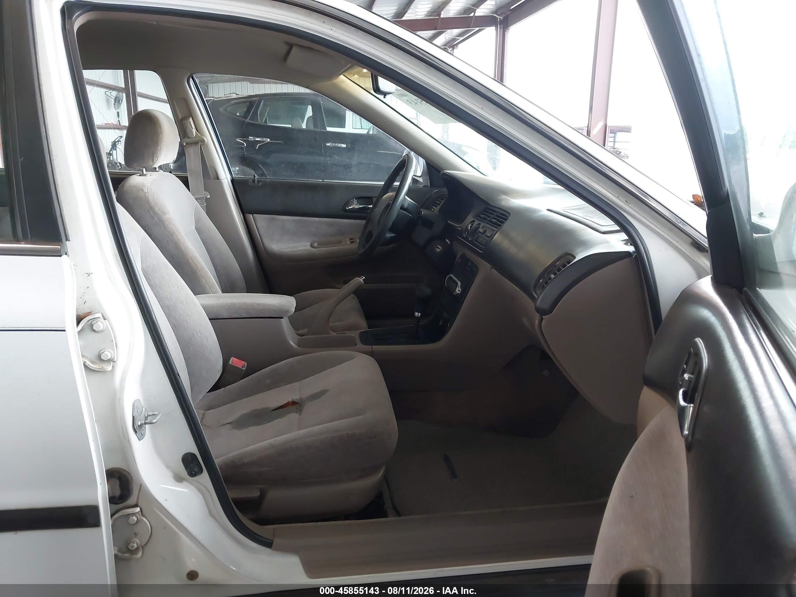 1994 Honda Accord Lx/ex White vin: 1HGCD5636RA083877