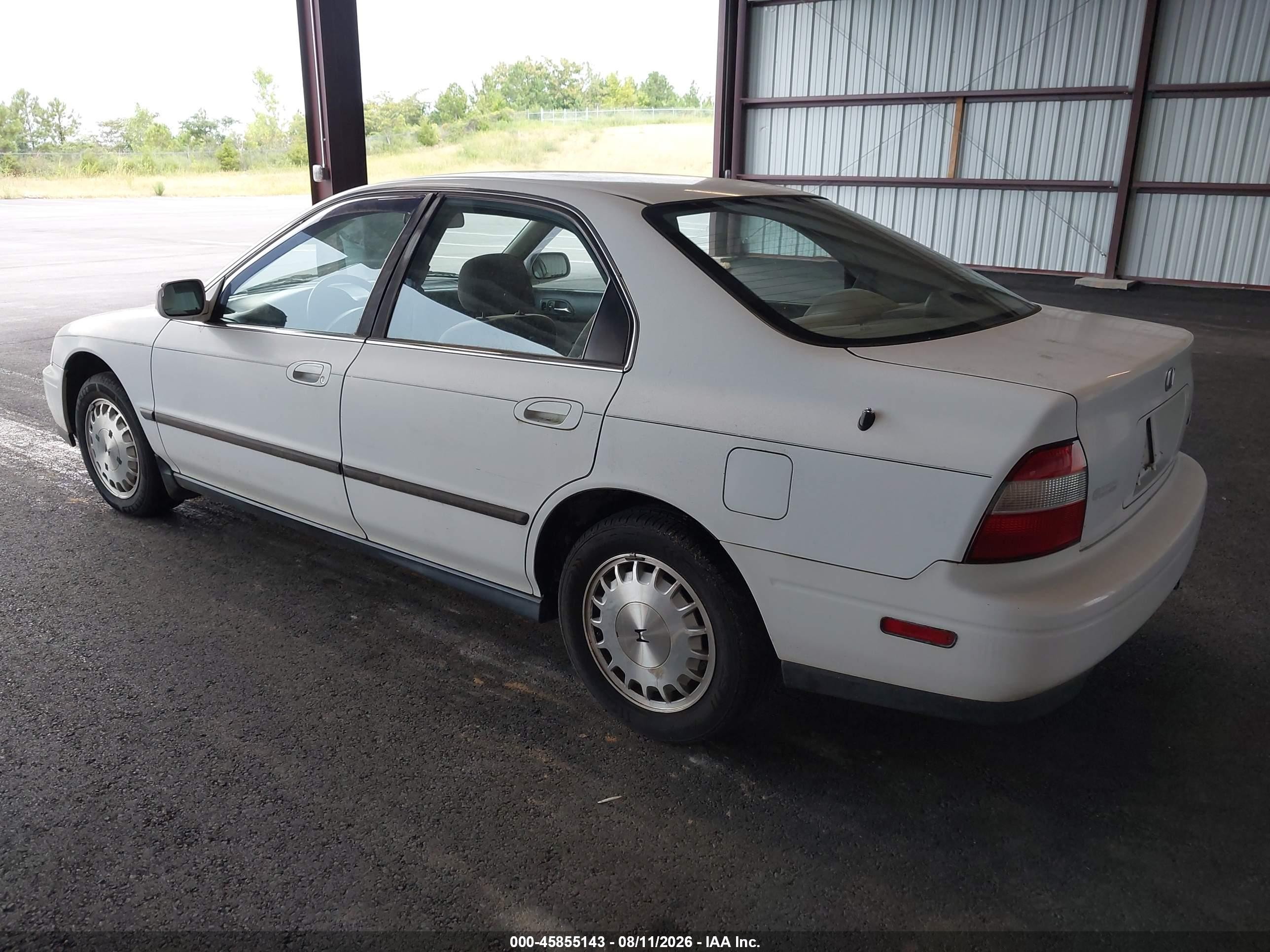 1994 Honda Accord Lx/ex White vin: 1HGCD5636RA083877