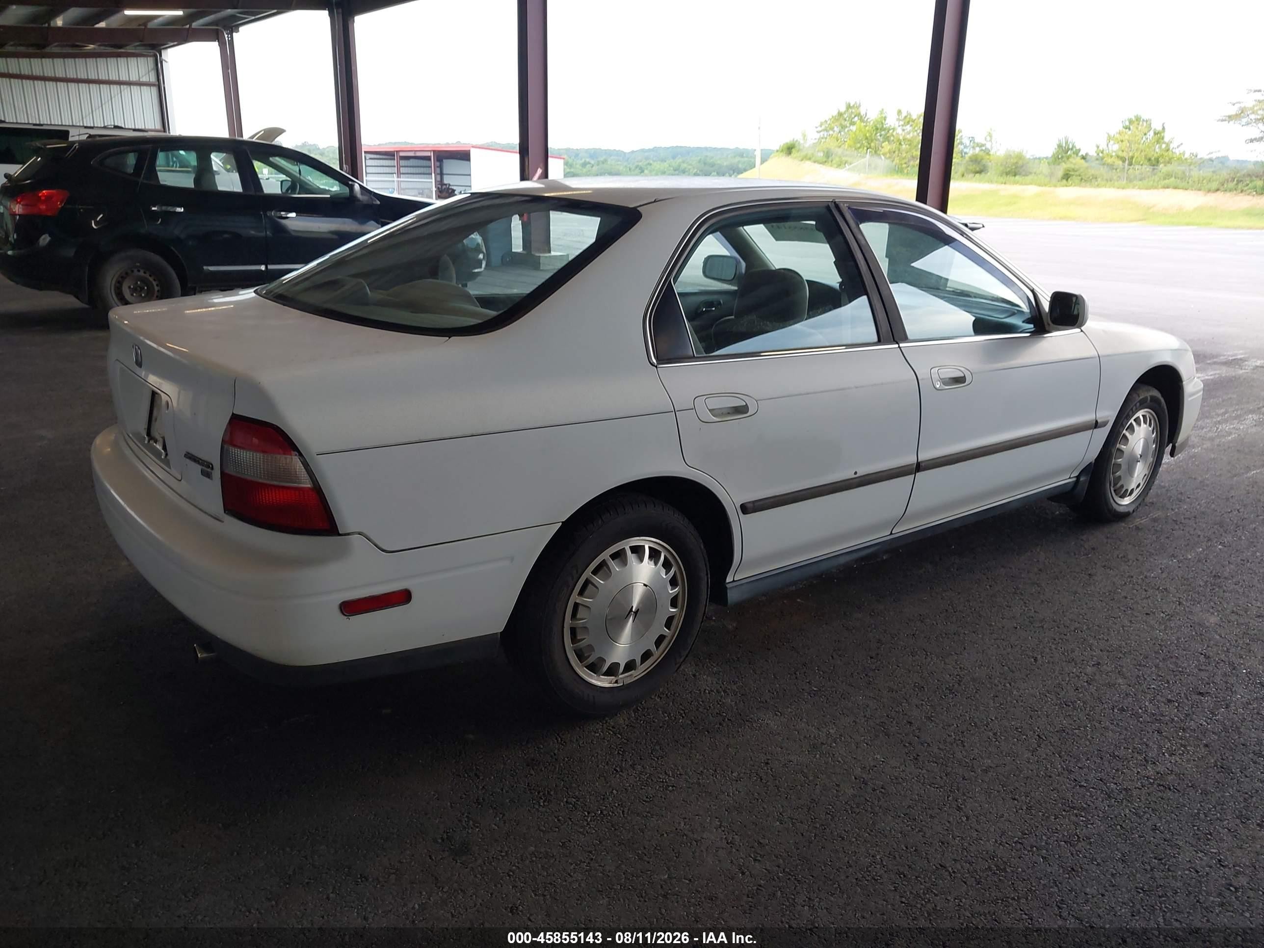 1994 Honda Accord Lx/ex White vin: 1HGCD5636RA083877