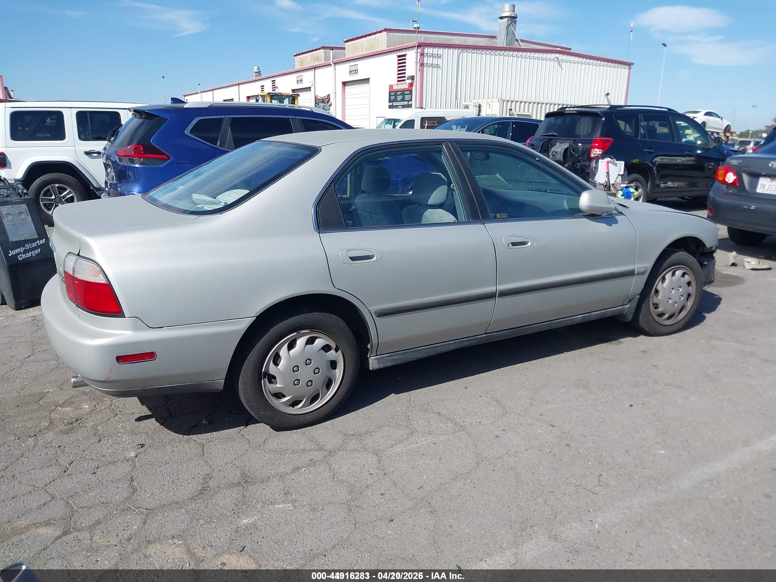 1996 Honda Accord Lx/ex Серебряный vin: 1HGCD5638TA276104