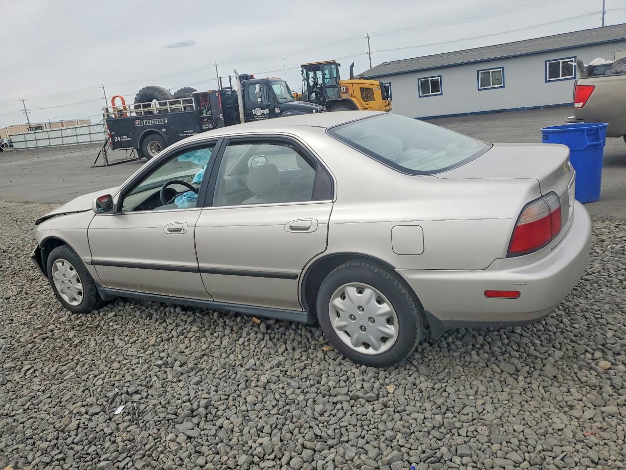 1996 Honda Accord Lx Silver vin: 1HGCD563XTA112238