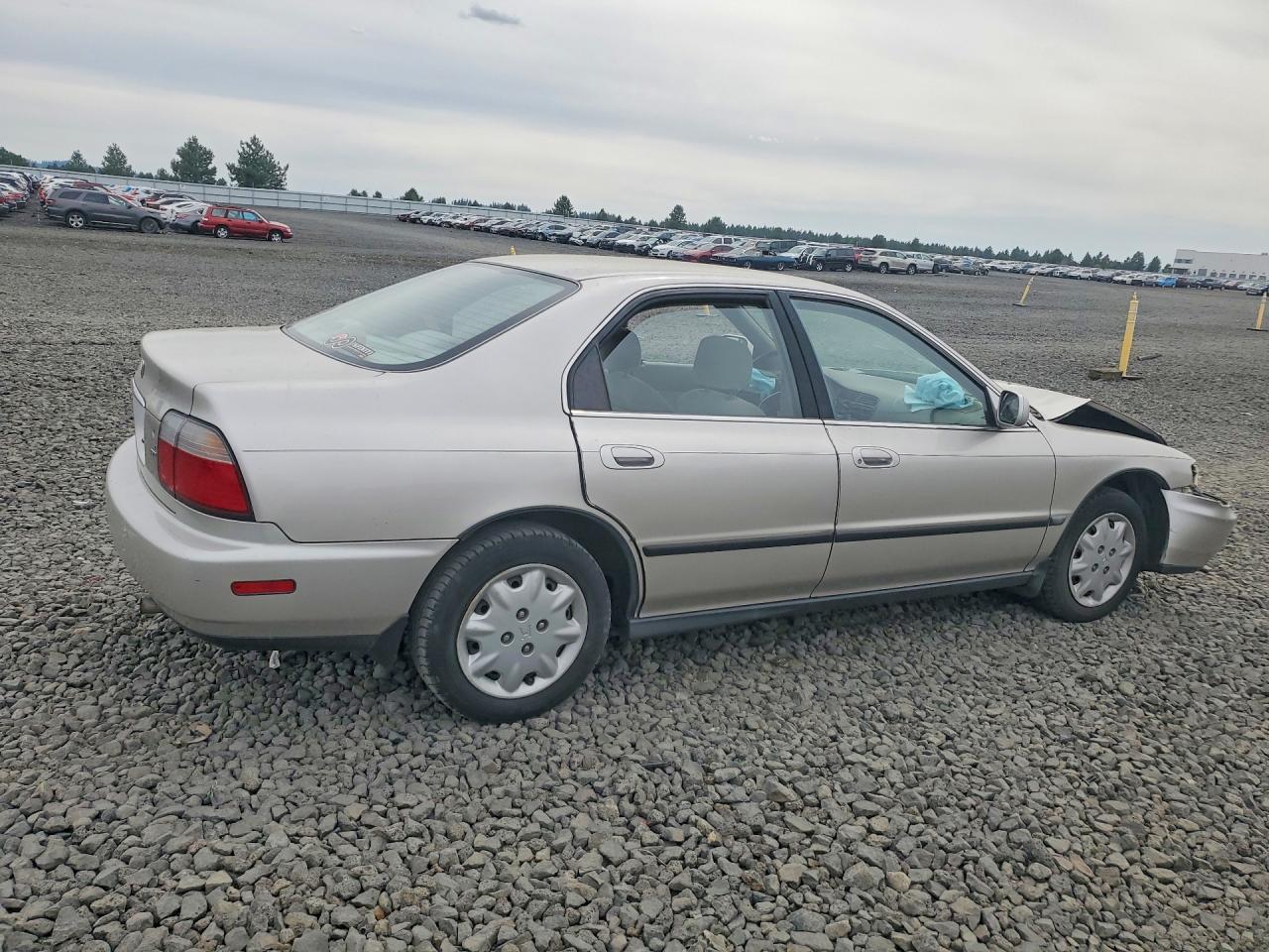 1996 Honda Accord Lx Silver vin: 1HGCD563XTA112238