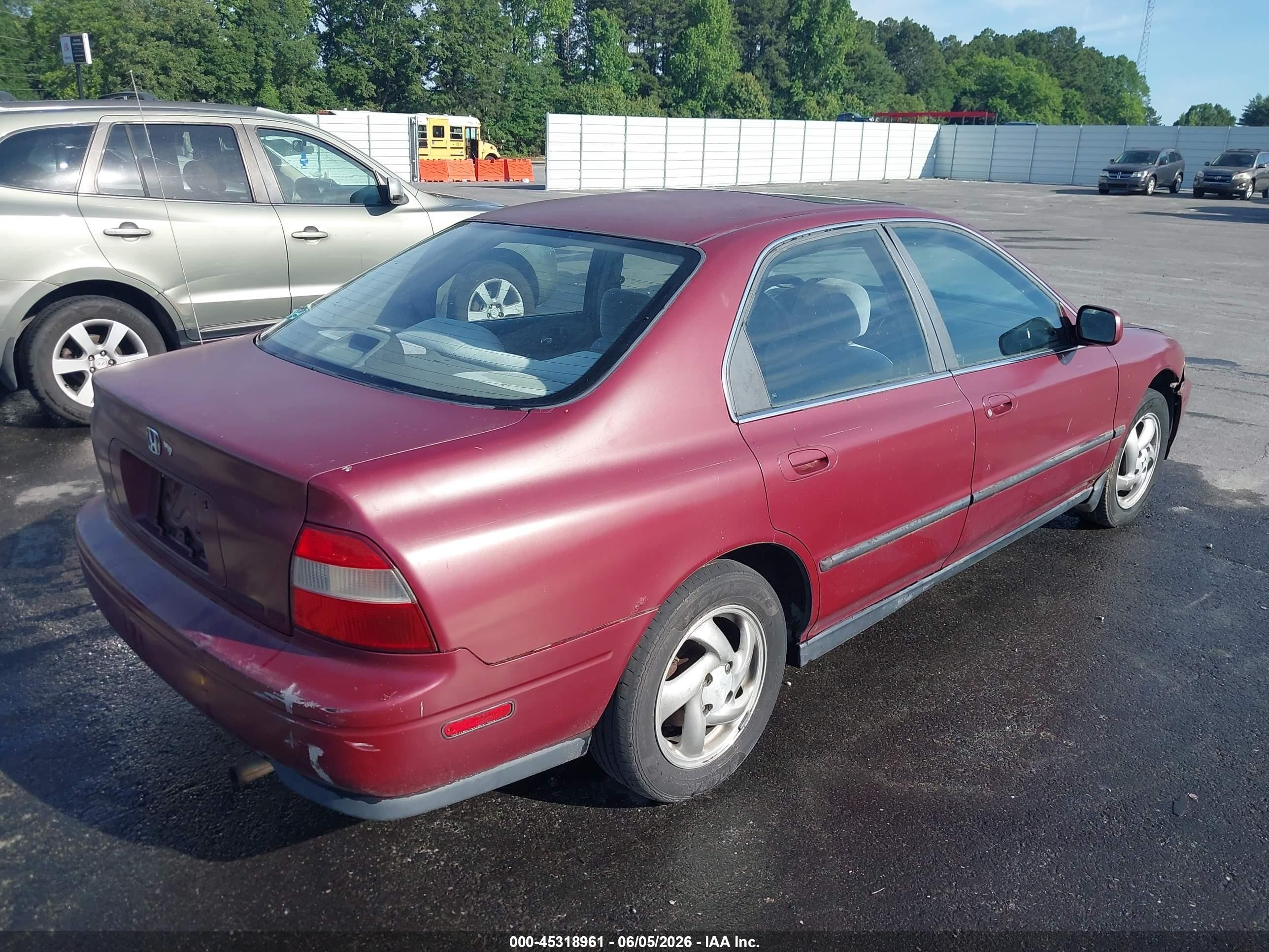 1994 Honda Accord Lx/ex Burgundy vin: 1HGCD5647RA030999