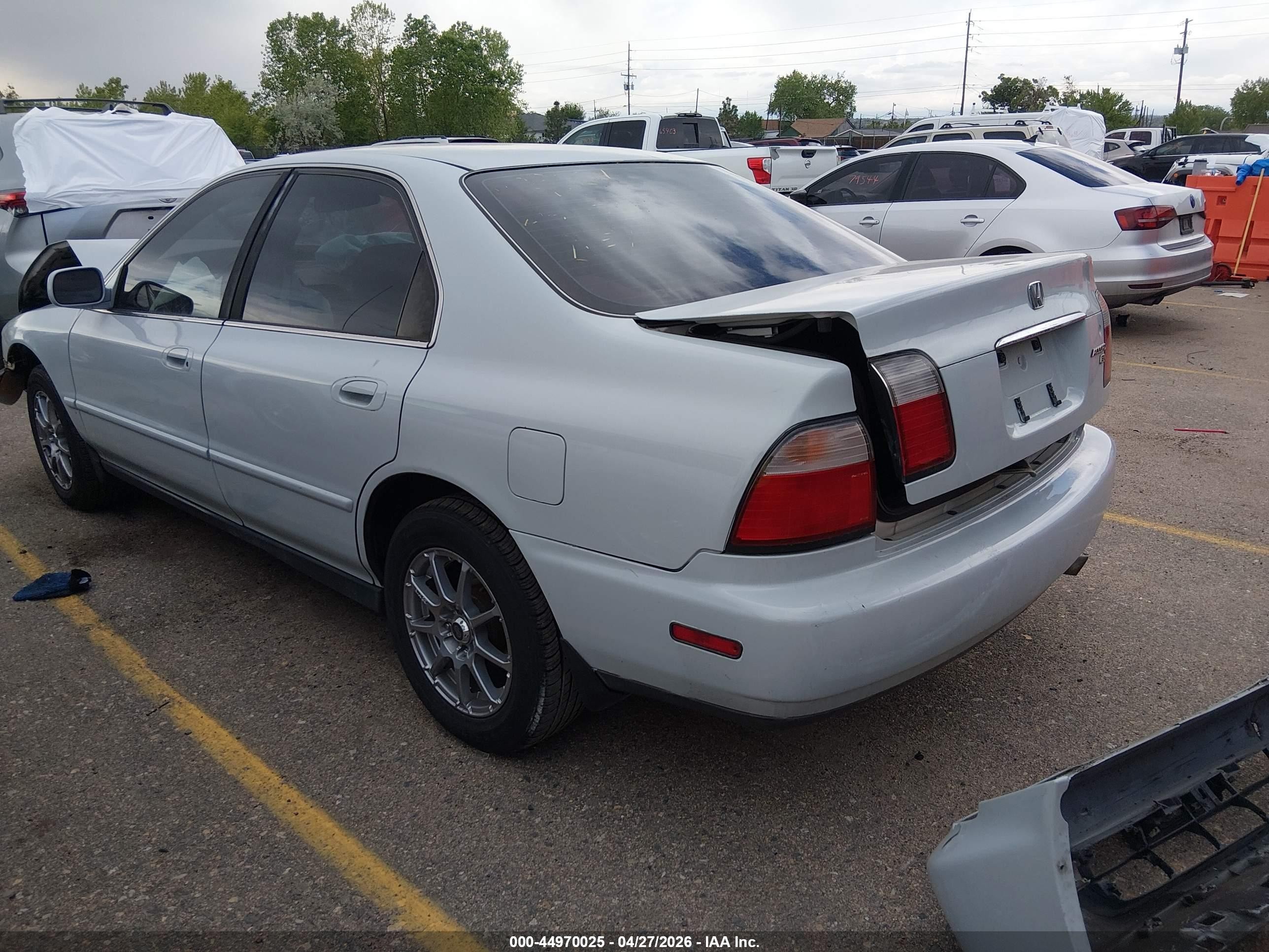 1997 Honda Accord Ex White vin: 1HGCD5653VA010624