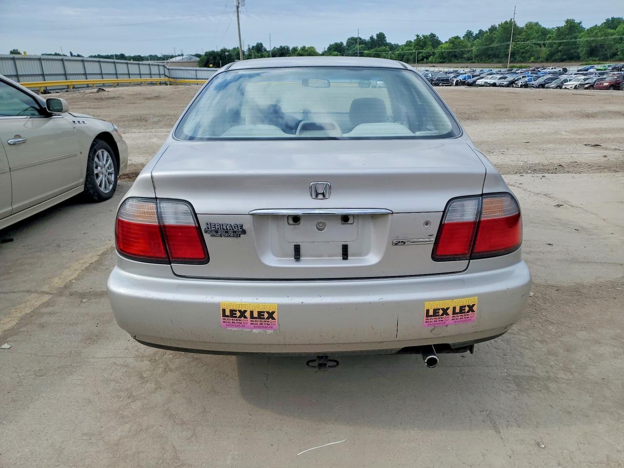 1996 Honda Accord Dx 25th Anniversary Gold vin: 1HGCD5680TA135393
