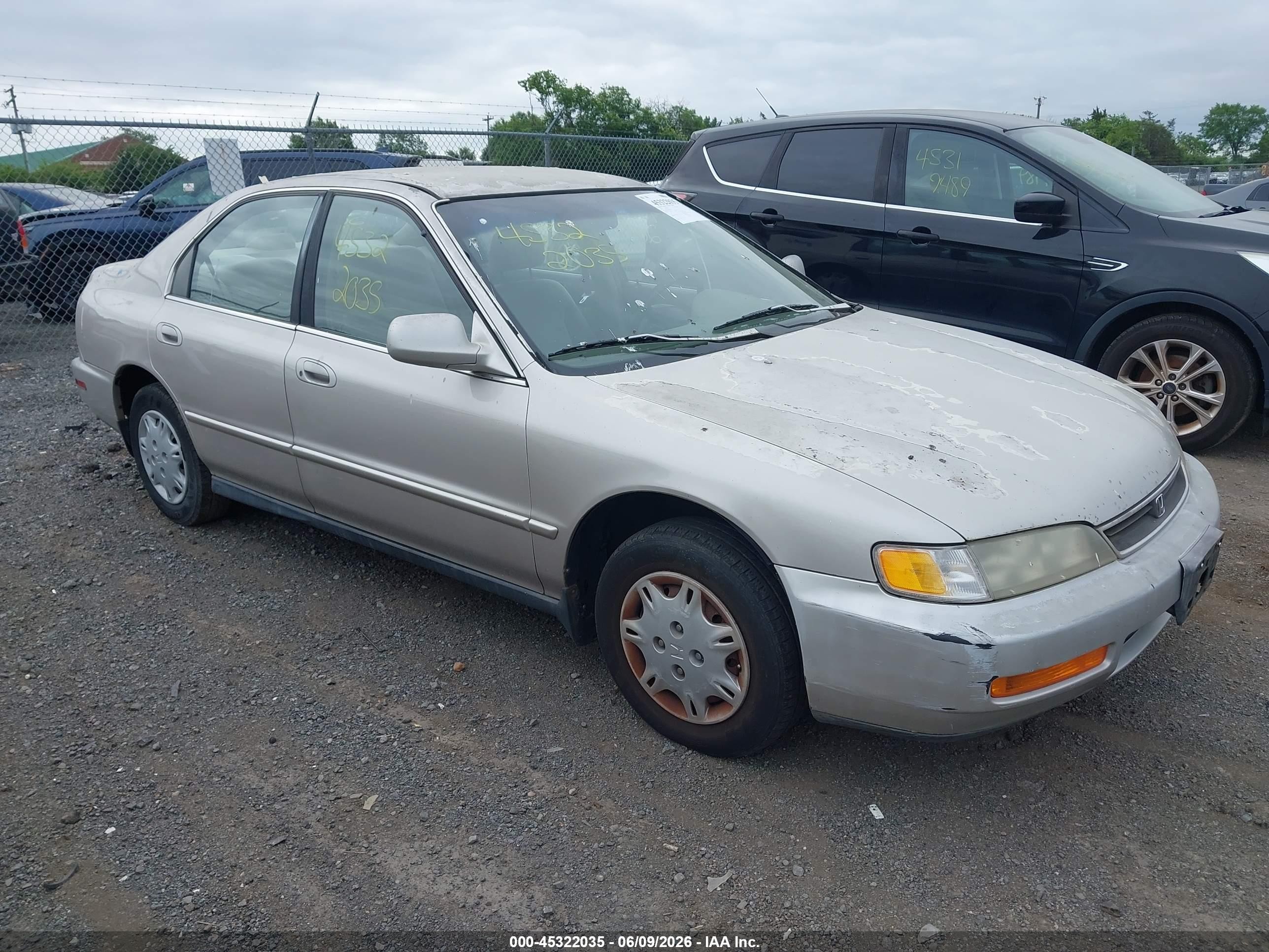 1996 Honda Accord Dx 25th Anniversary Silver vin: 1HGCD5681TA091145