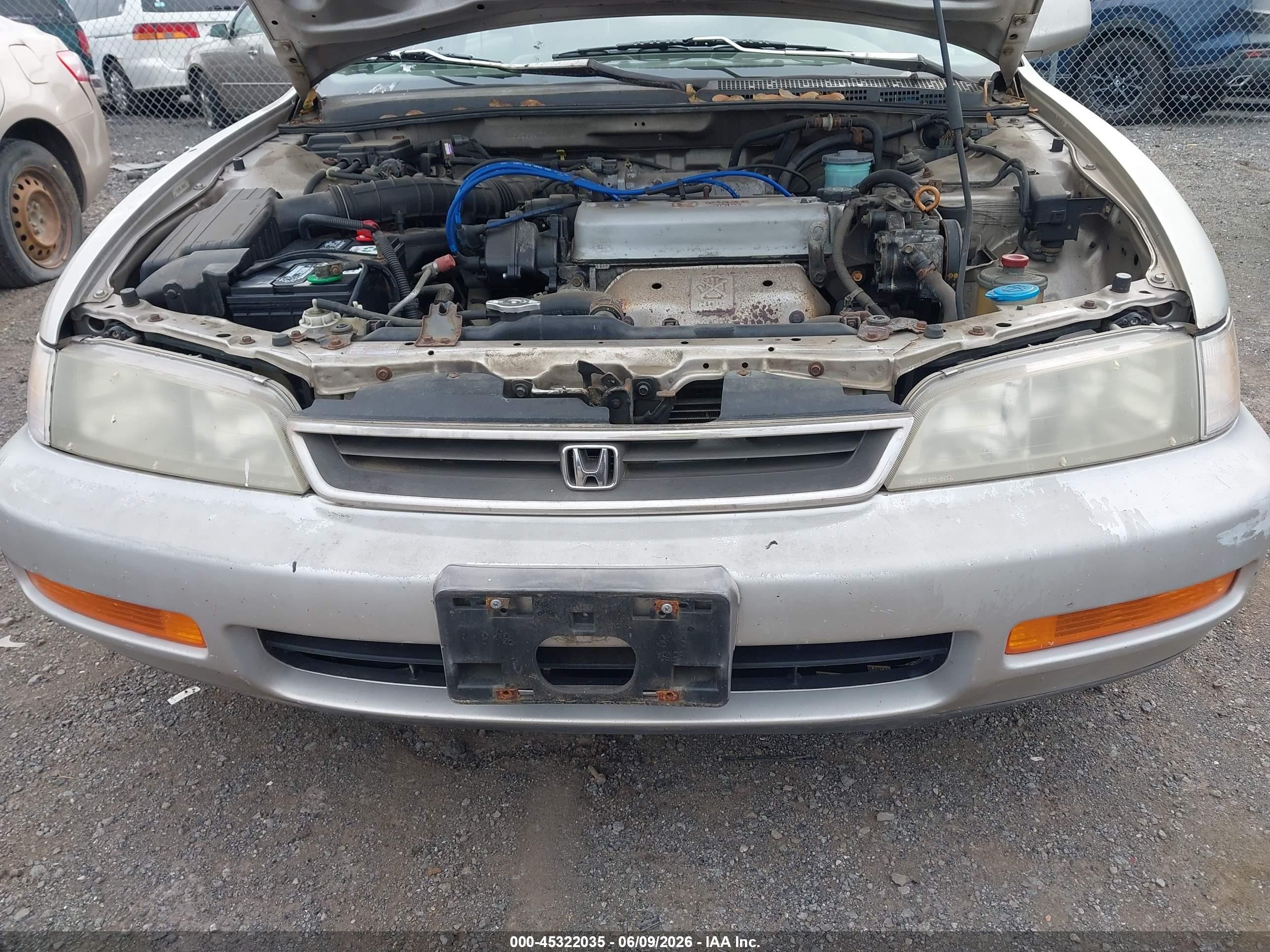 1996 Honda Accord Dx 25th Anniversary Silver vin: 1HGCD5681TA091145