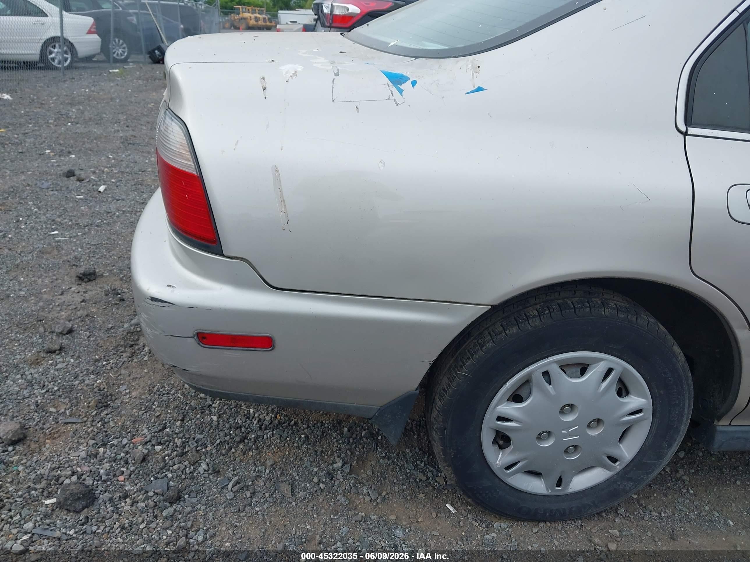 1996 Honda Accord Dx 25th Anniversary Silver vin: 1HGCD5681TA091145