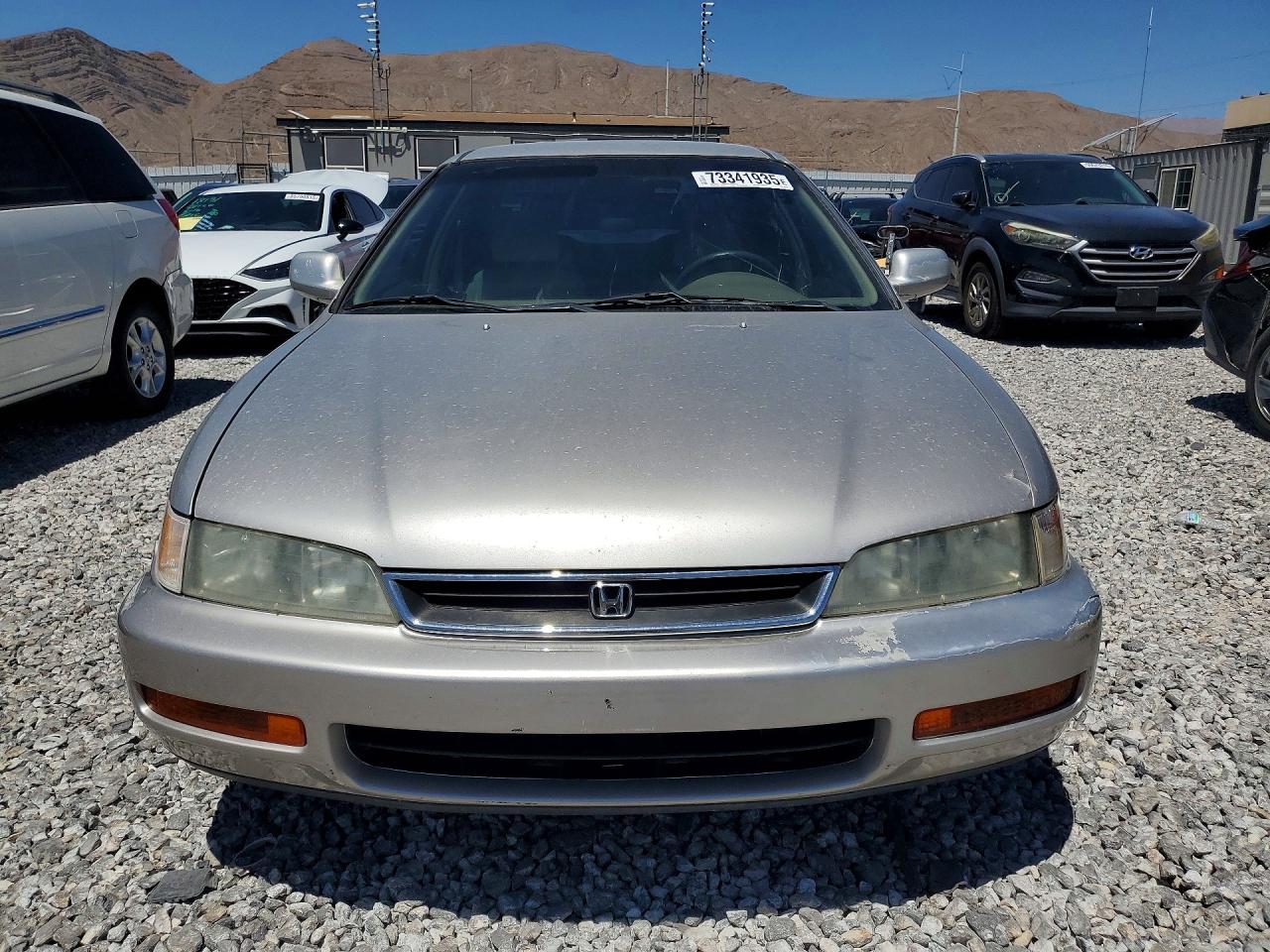 1996 Honda Accord Dx 25th Anniversary Silver vin: 1HGCD5686TA089908